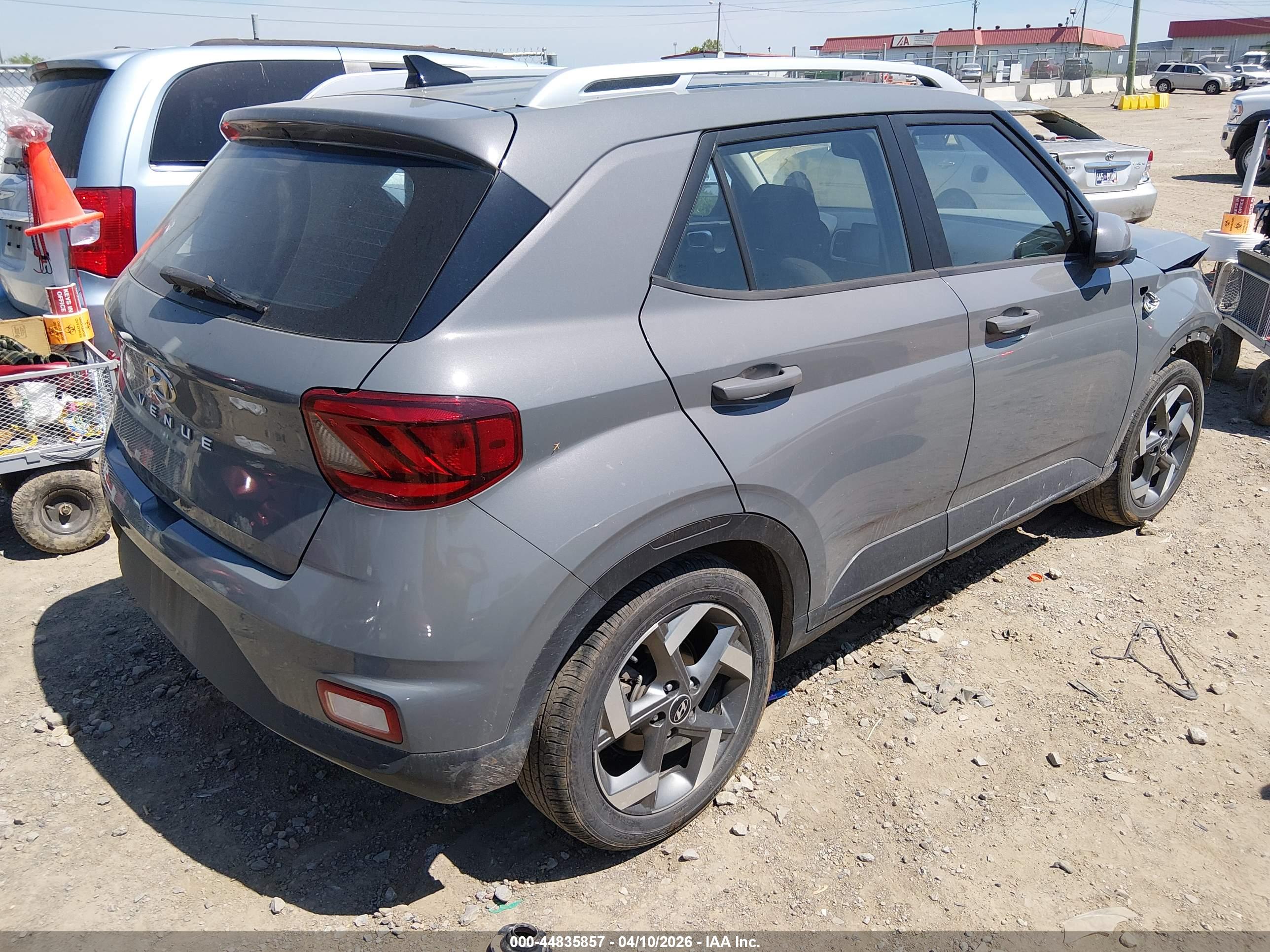 HYUNDAI VENUE image 4