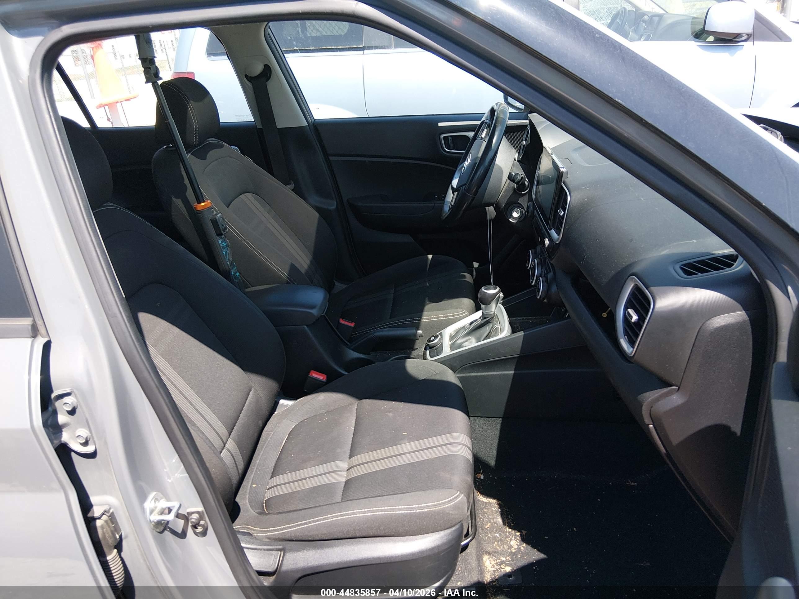 HYUNDAI VENUE image 5