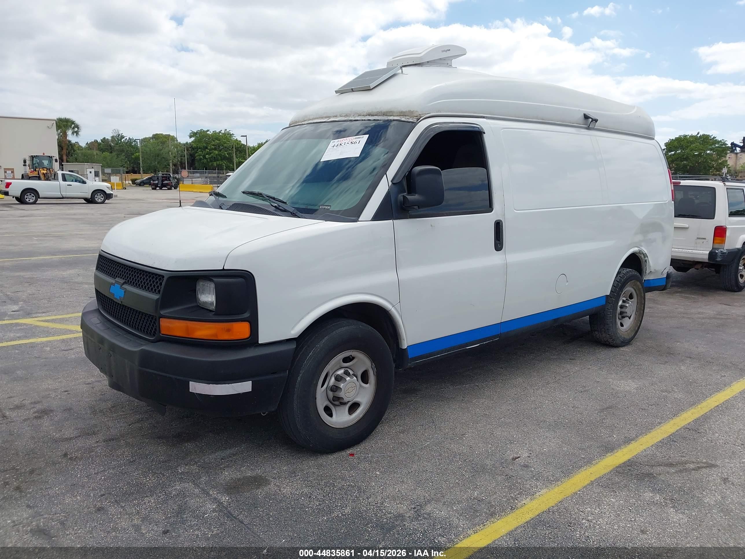 CHEVROLET EXPRESS image 2