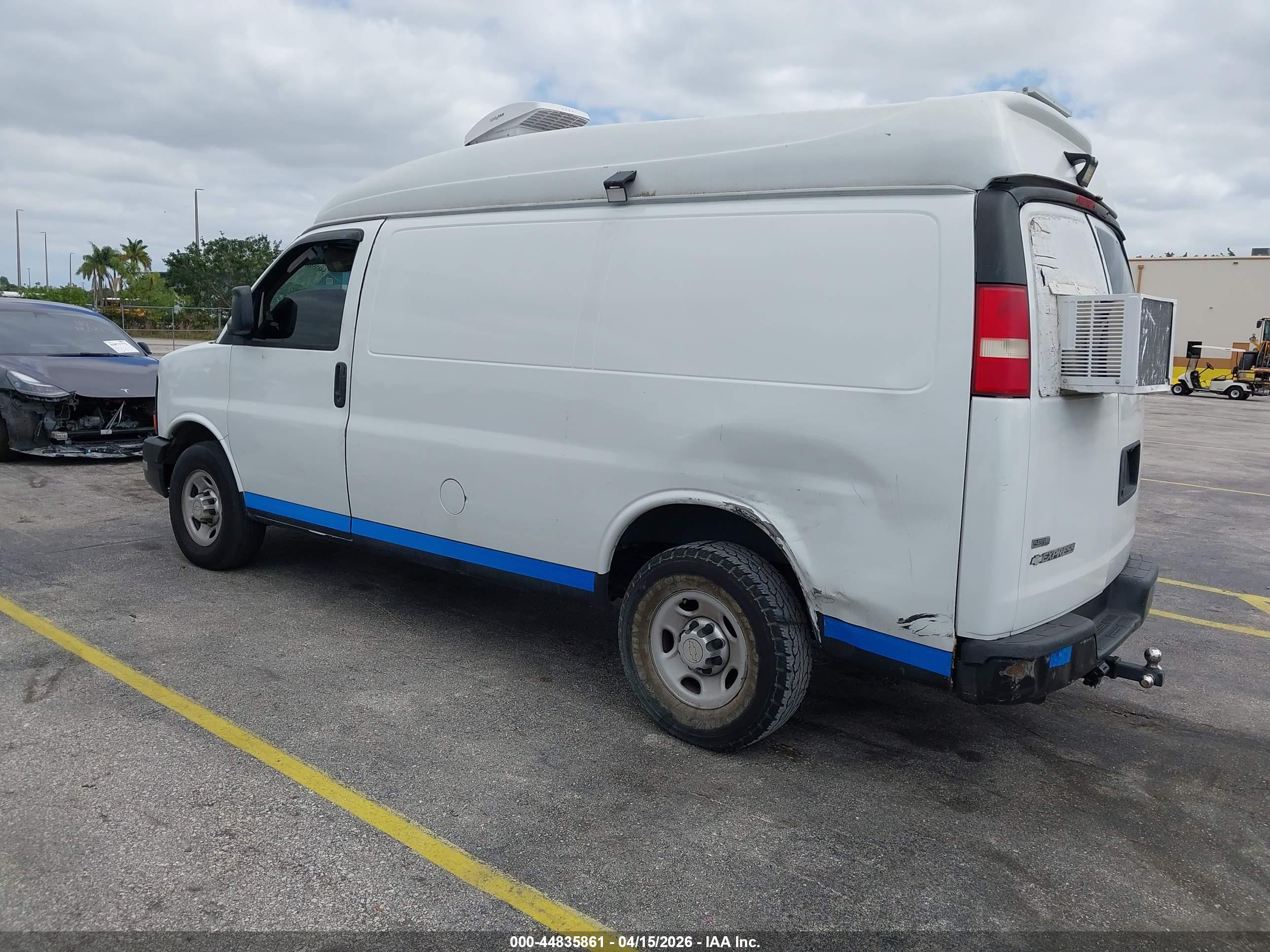 CHEVROLET EXPRESS image 3