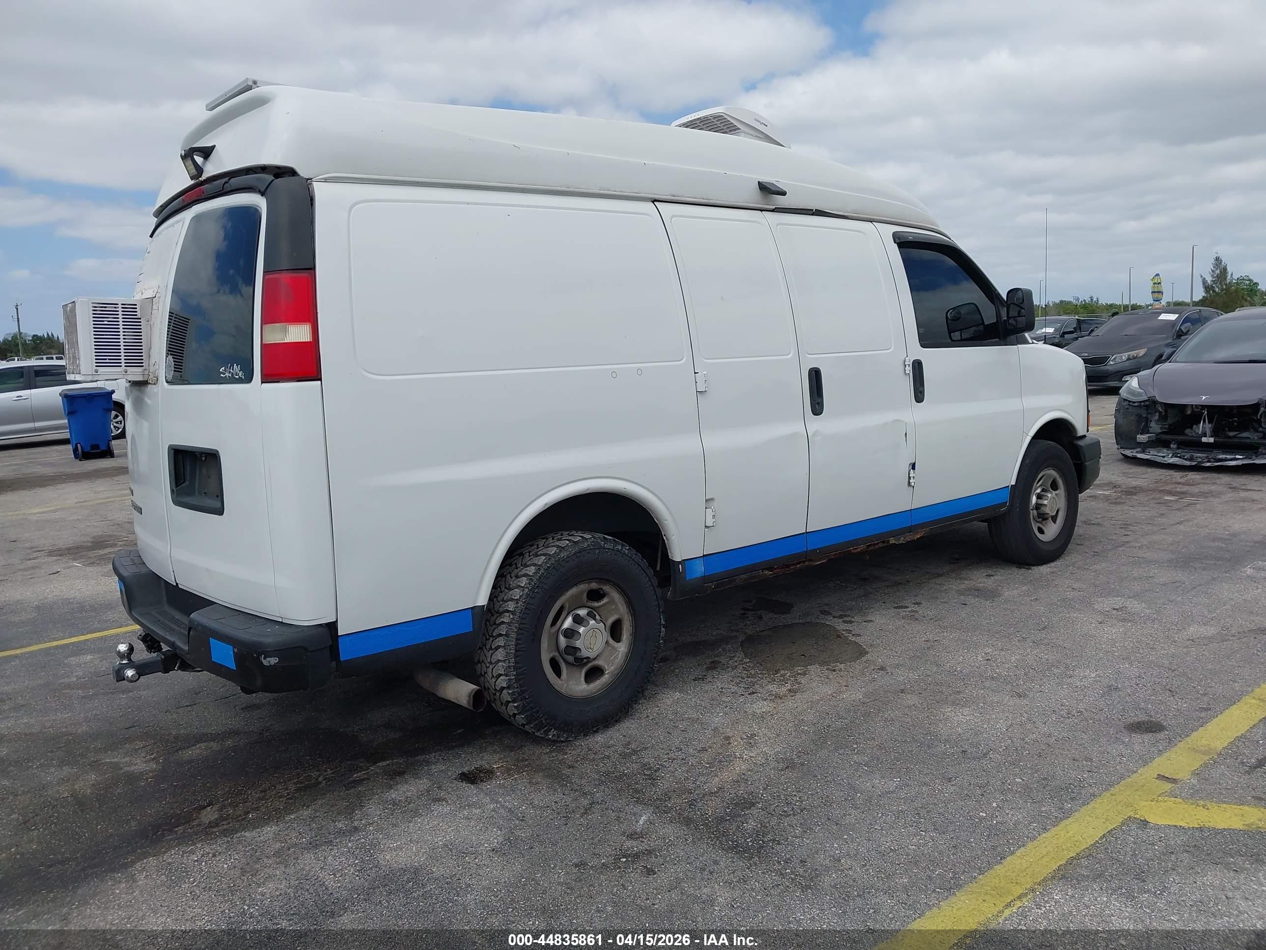 CHEVROLET EXPRESS image 4