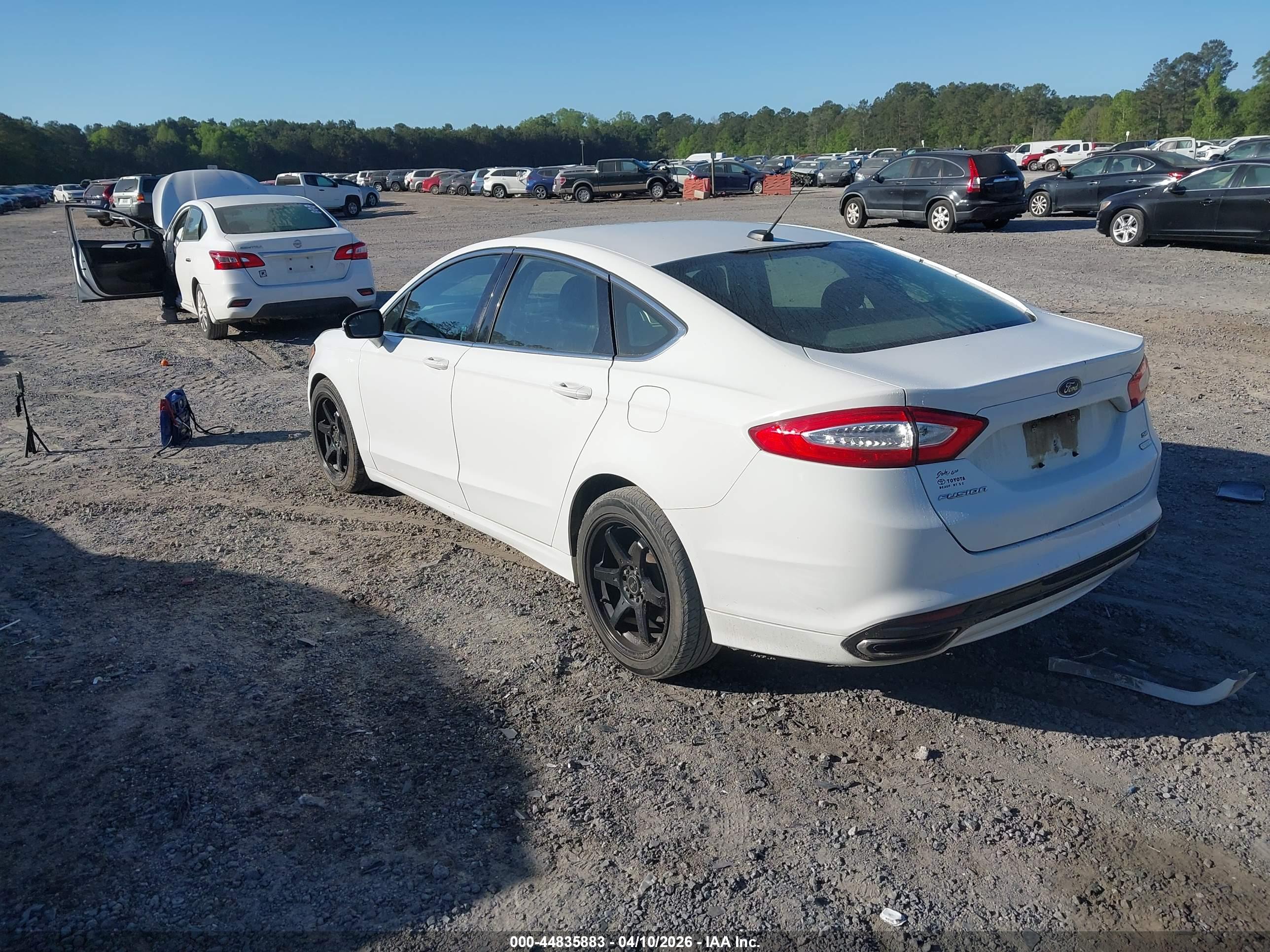 FORD FUSION image 3
