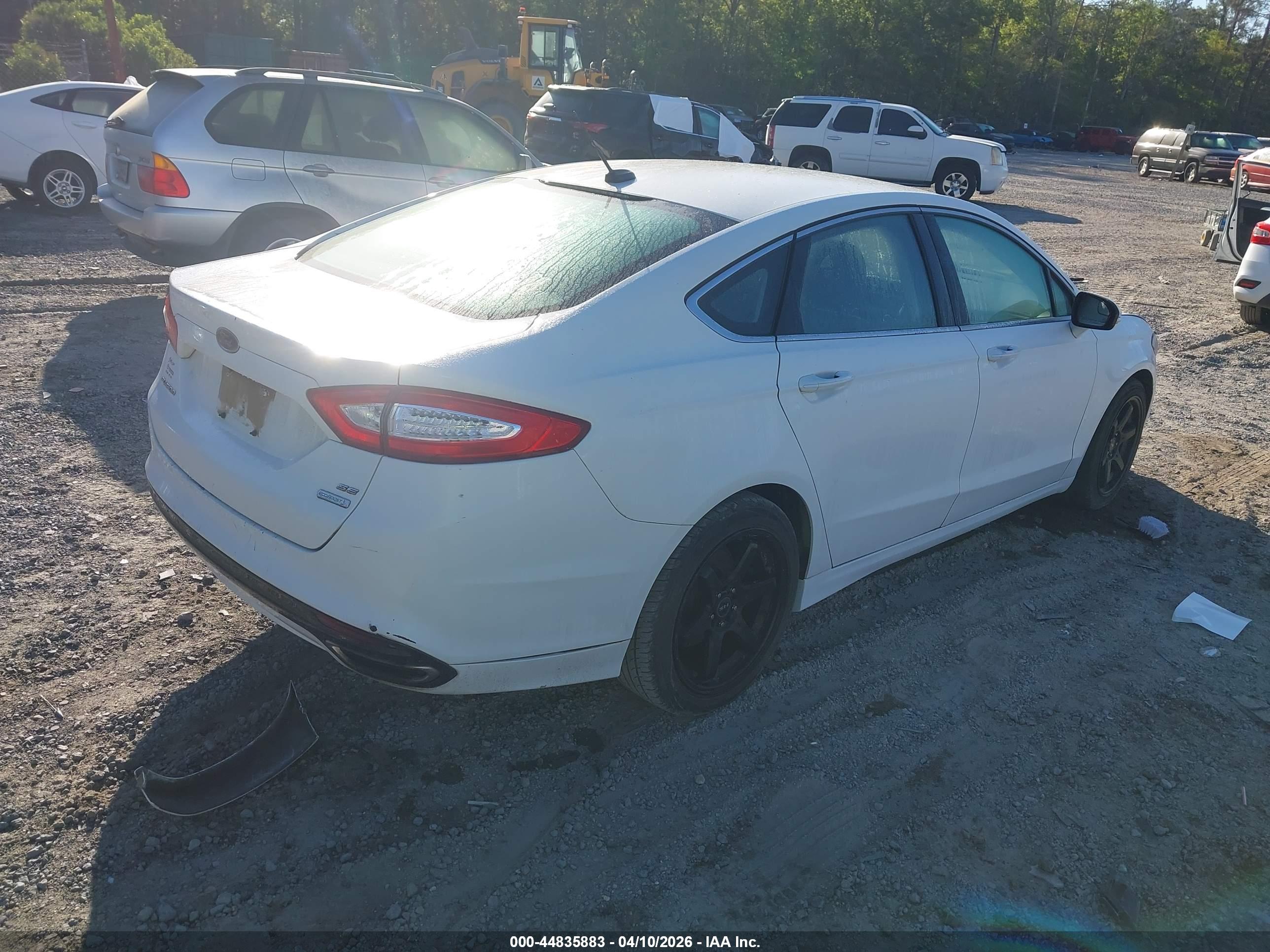 FORD FUSION image 4