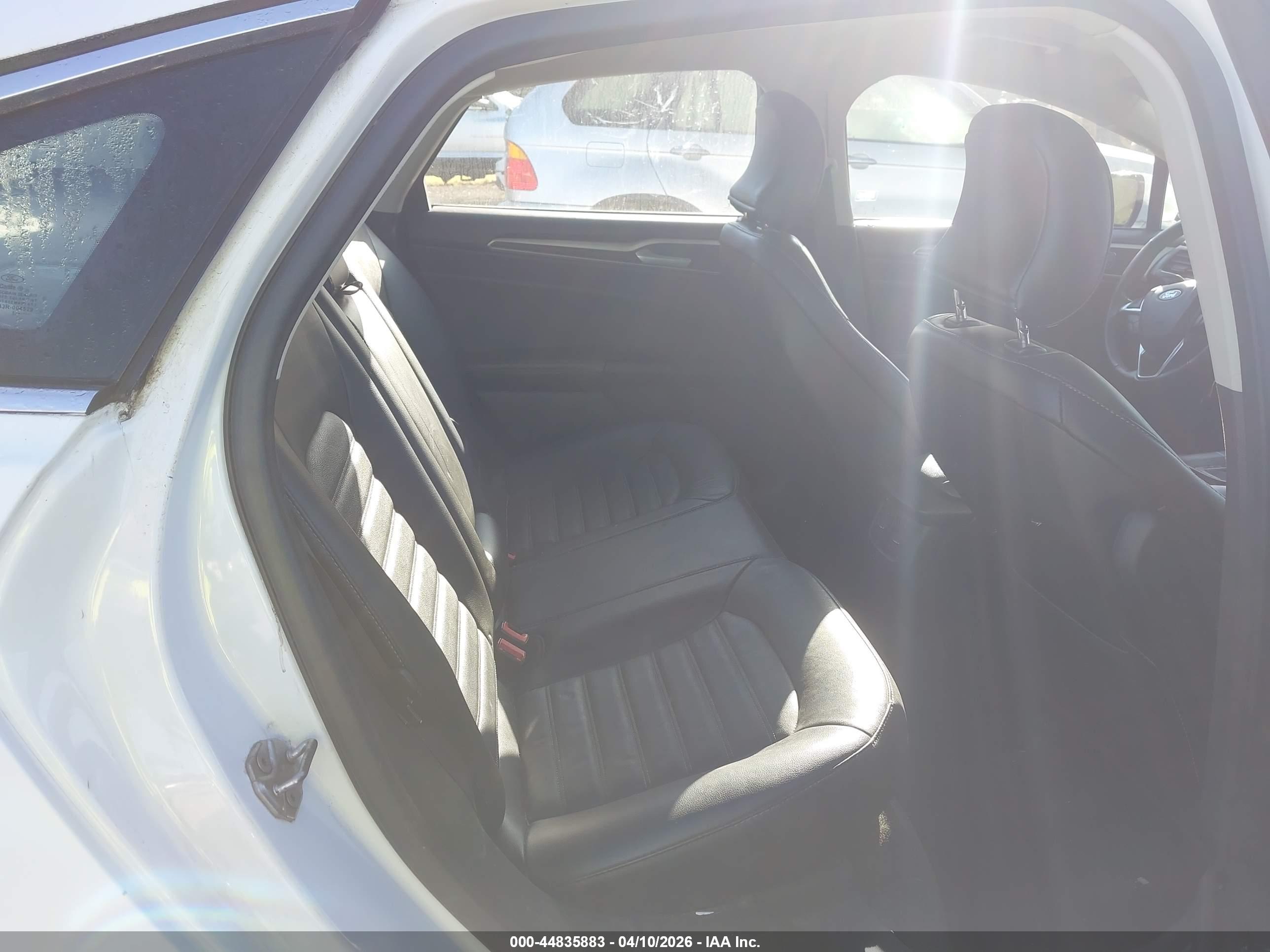 FORD FUSION image 8
