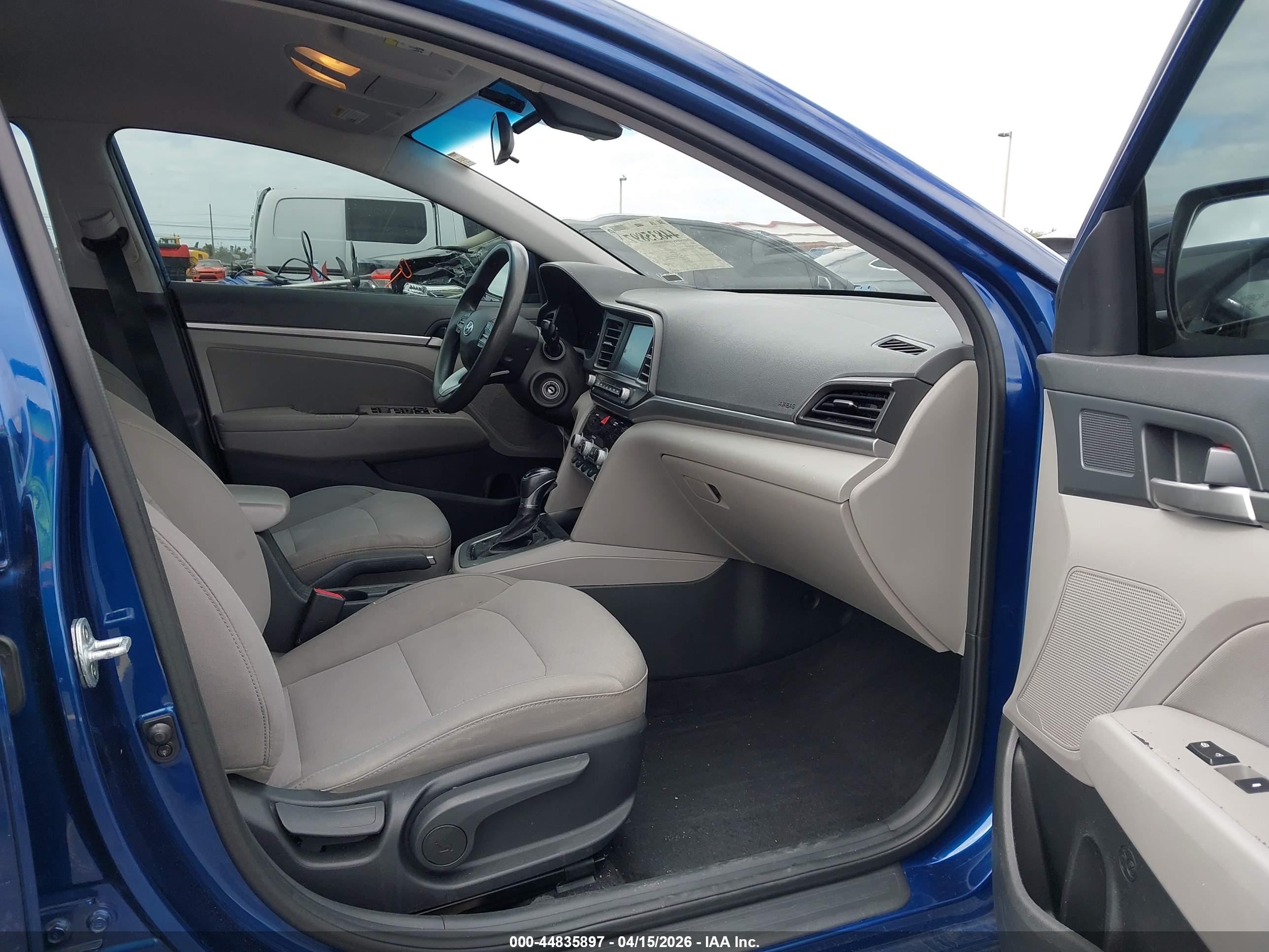 HYUNDAI ELANTRA image 5