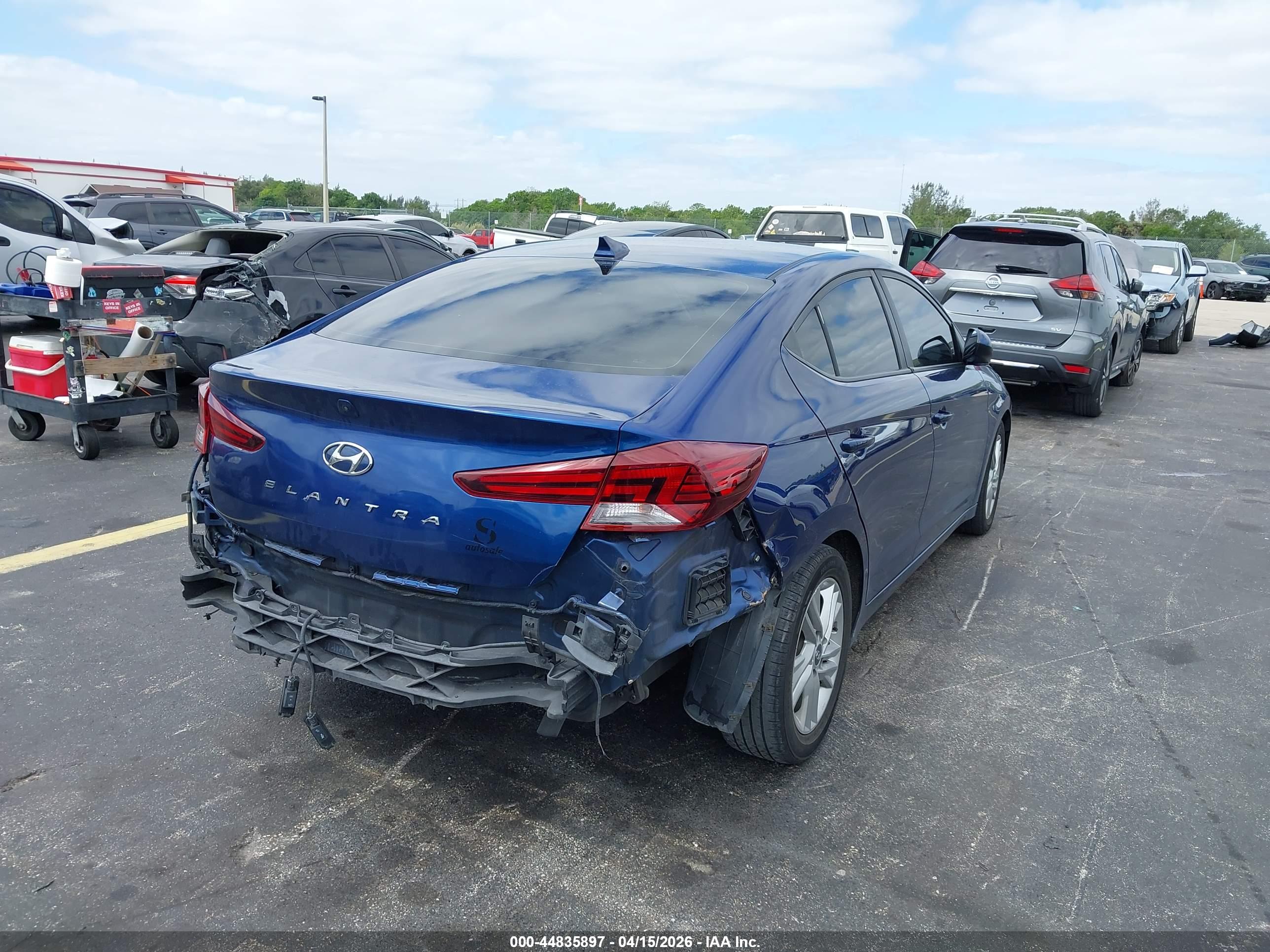 HYUNDAI ELANTRA image 6