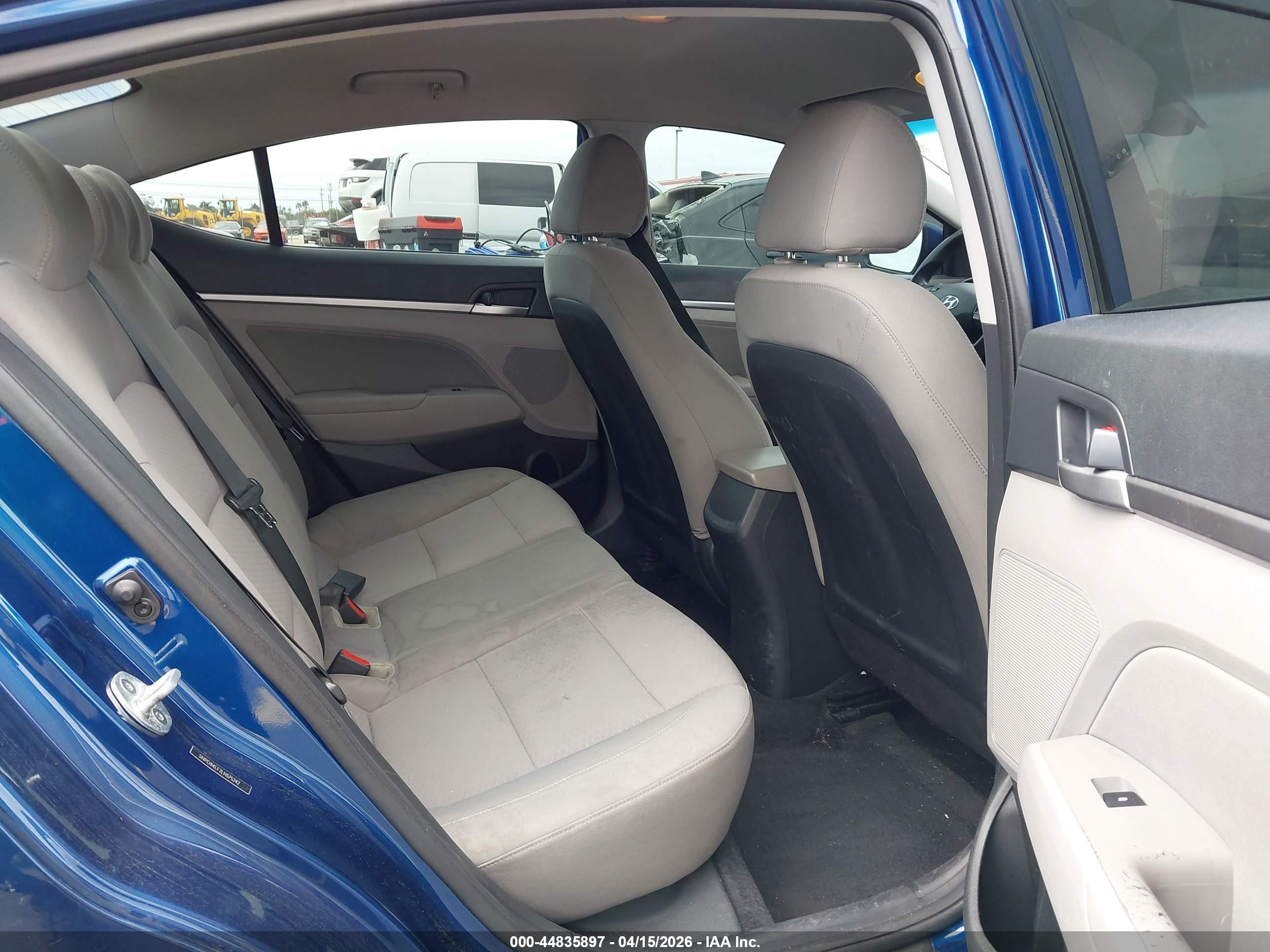 HYUNDAI ELANTRA image 8