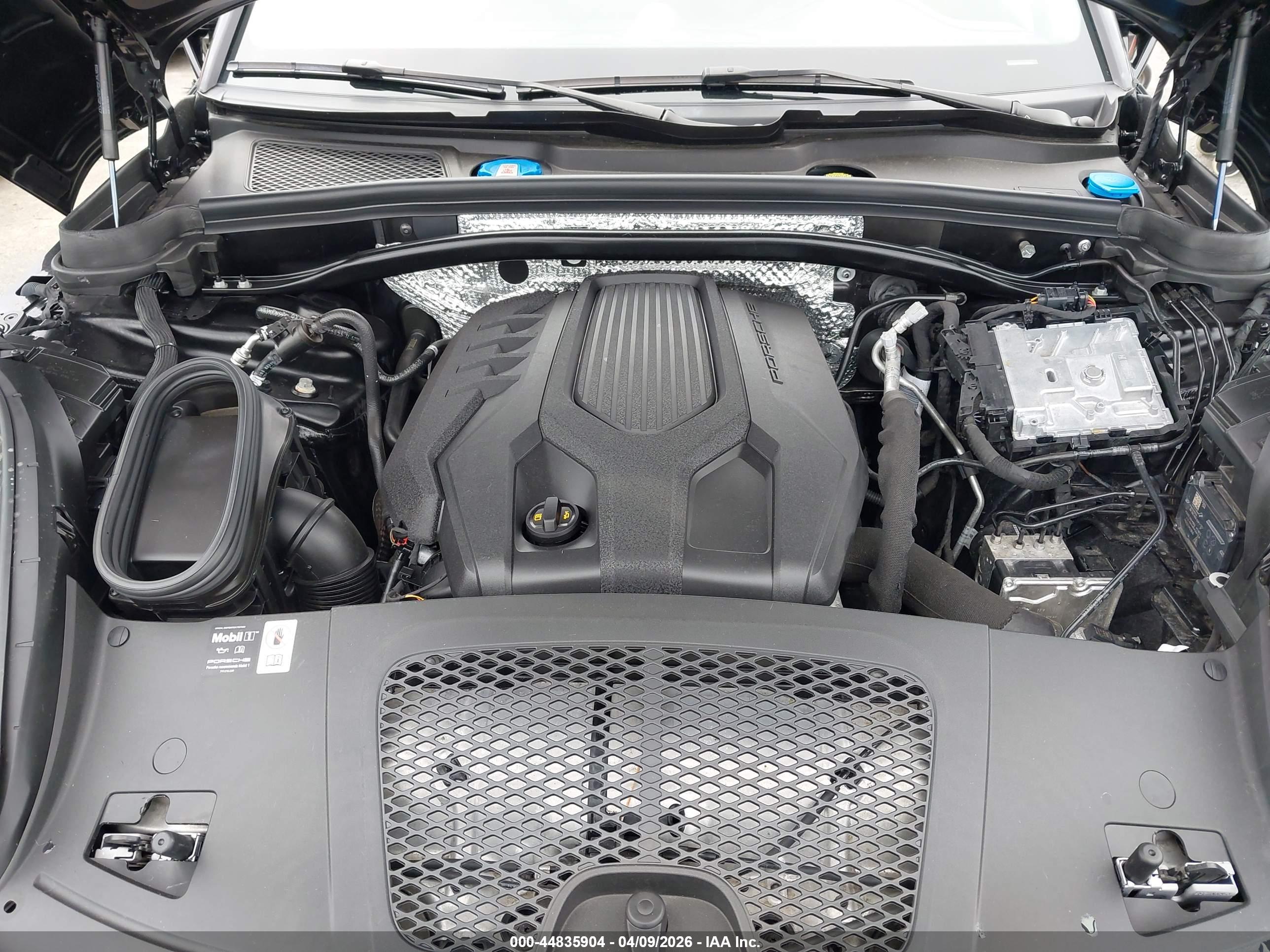 PORSCHE MACAN image 10