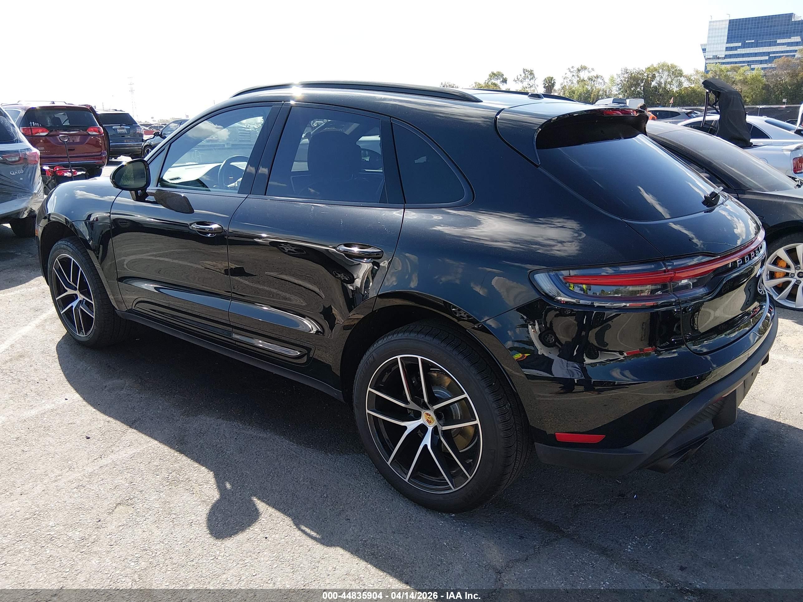 PORSCHE MACAN image 3