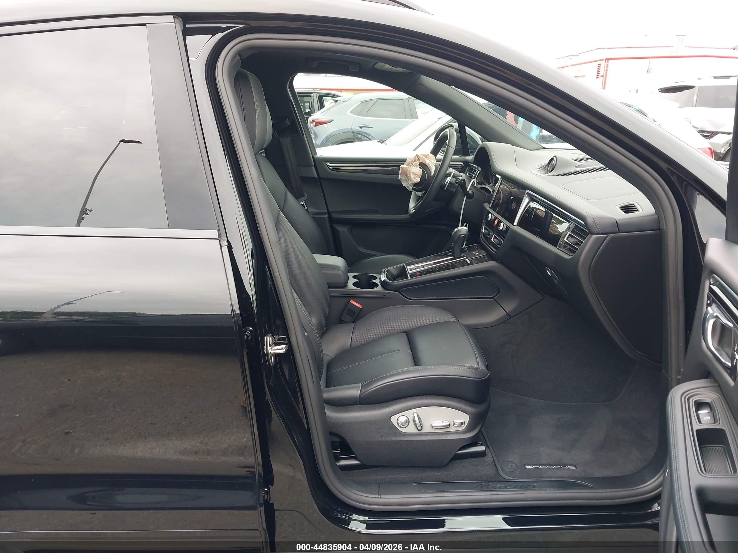PORSCHE MACAN image 5
