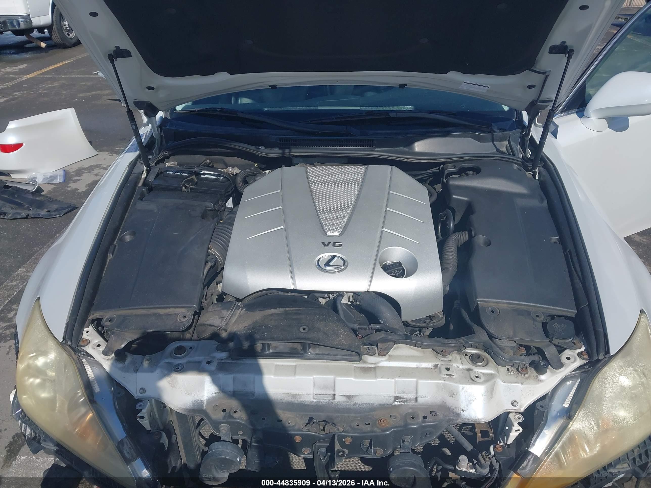 LEXUS IS image 10
