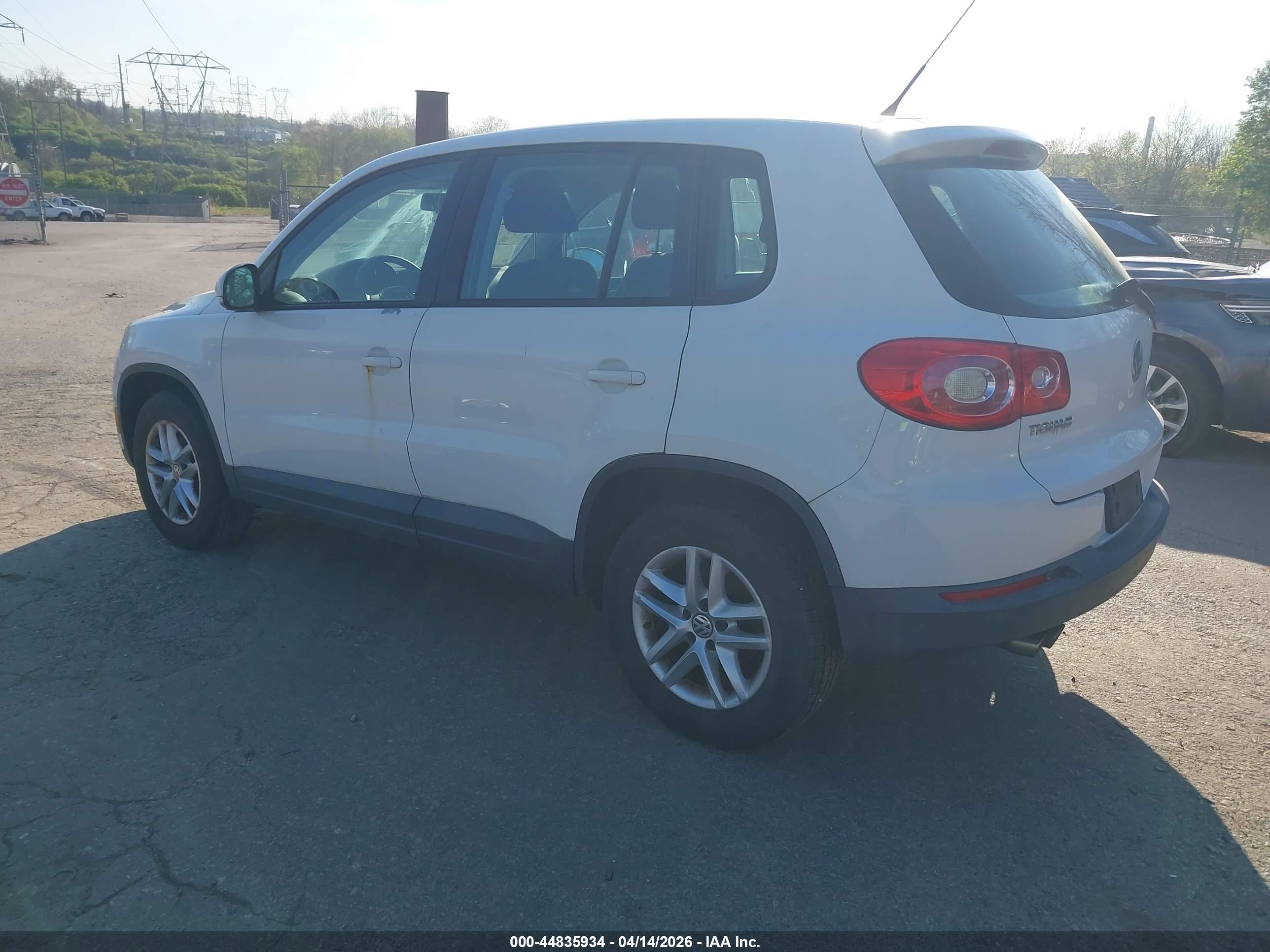 VOLKSWAGEN TIGUAN image 3