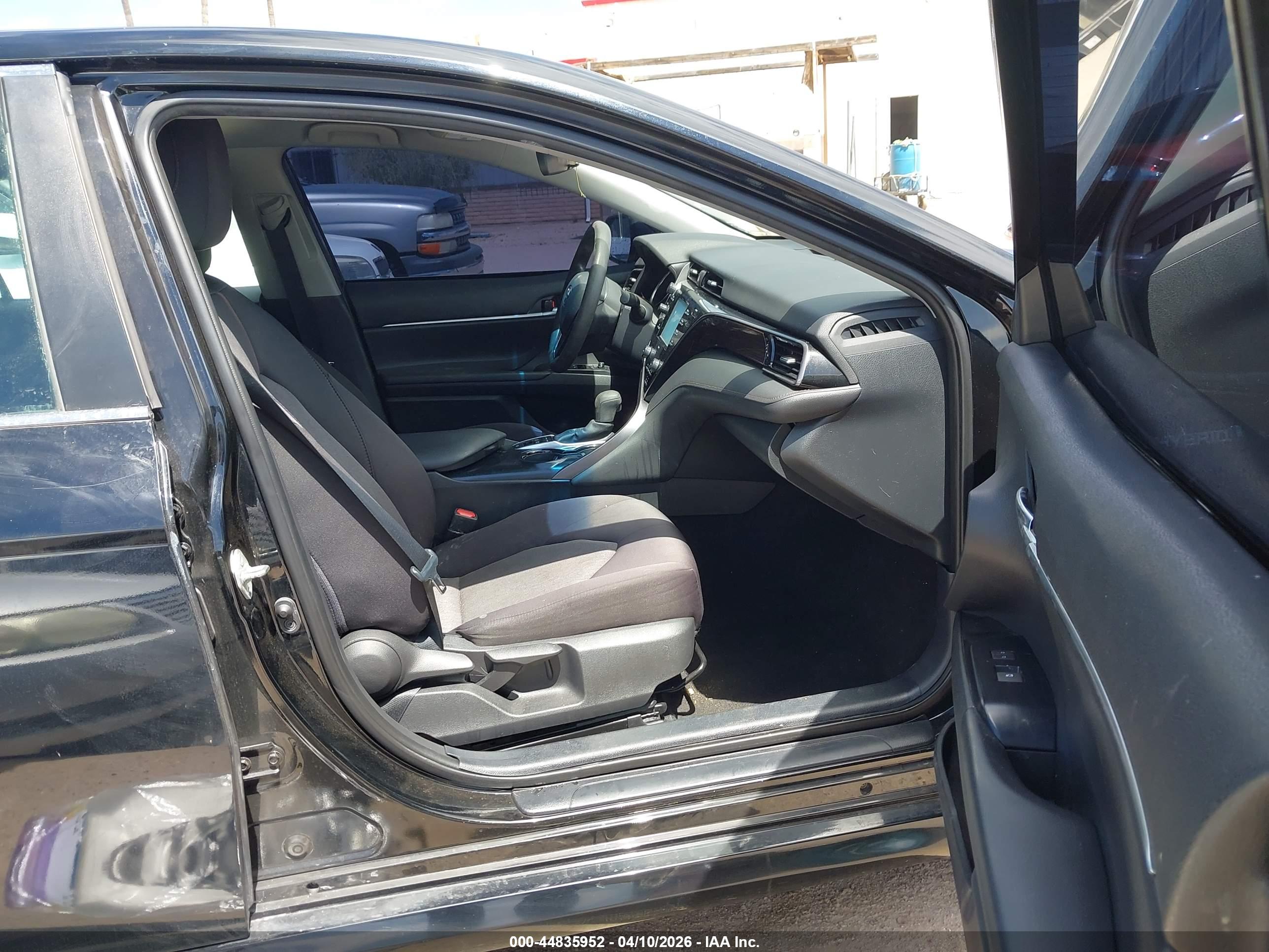 TOYOTA CAMRY image 5