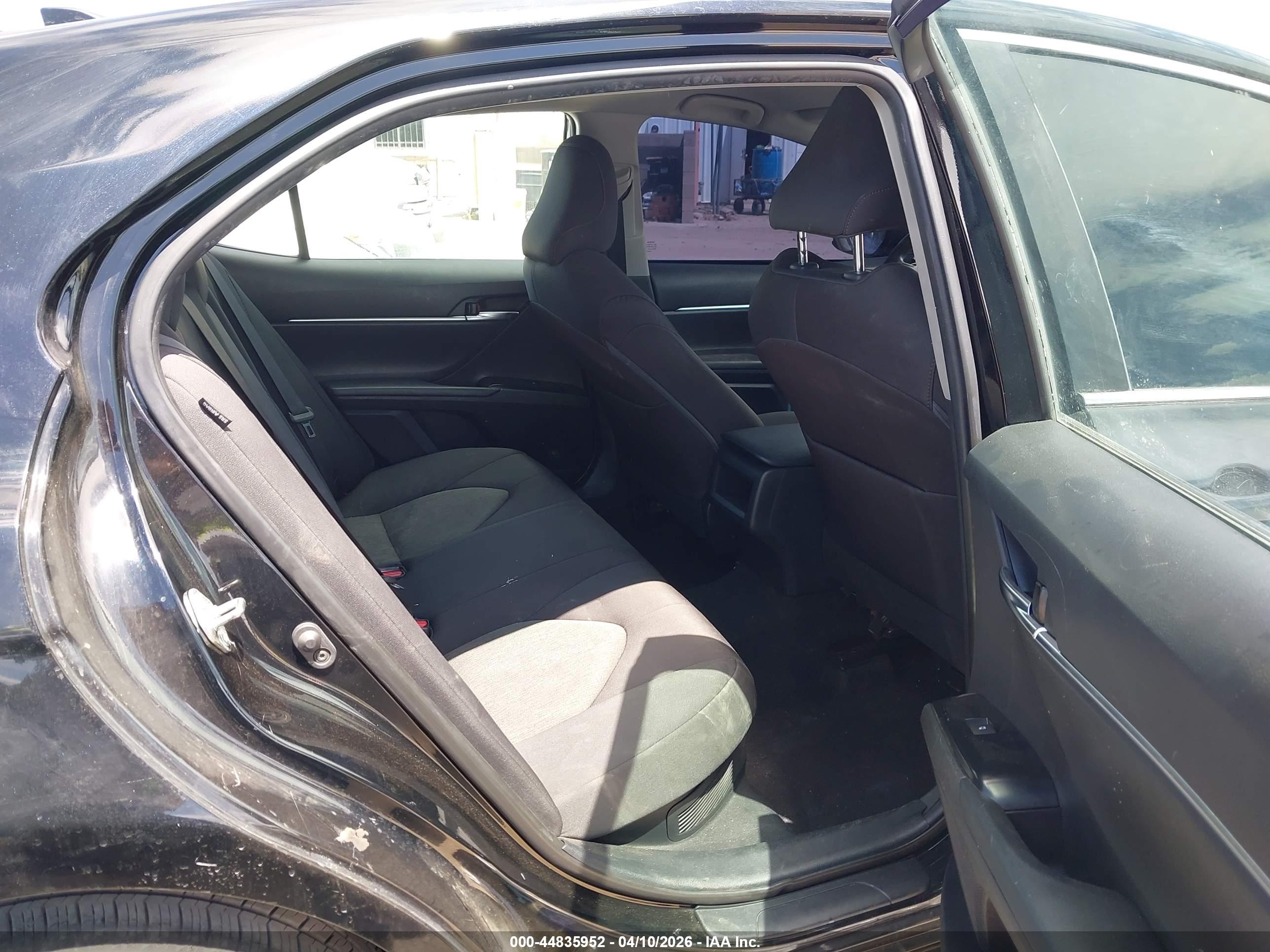 TOYOTA CAMRY image 8