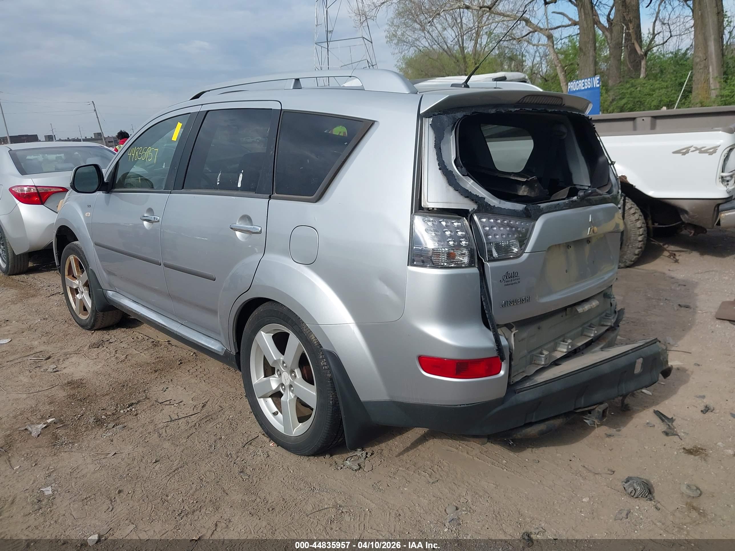 MITSUBISHI OUTLANDER image 3