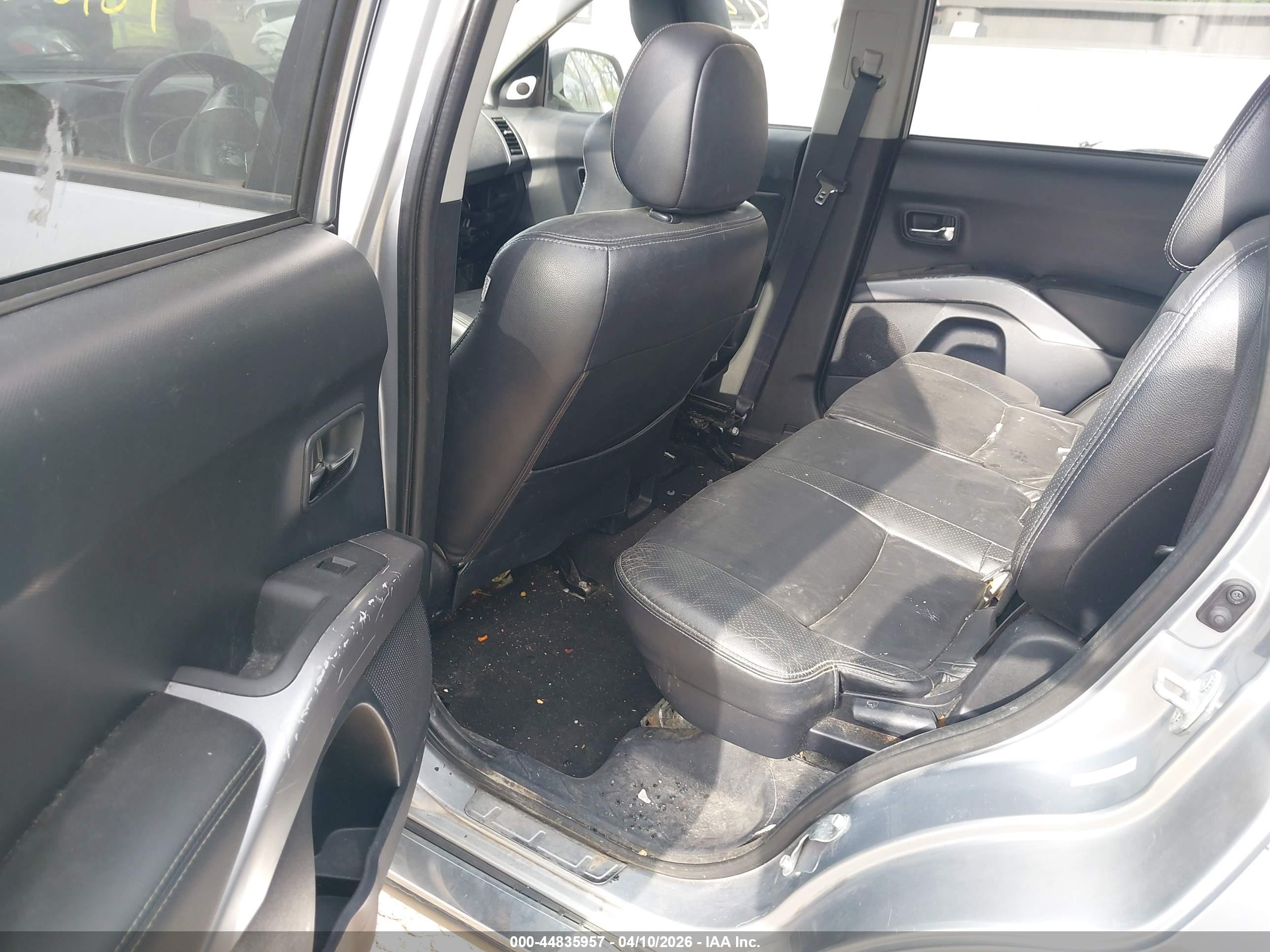 MITSUBISHI OUTLANDER image 8