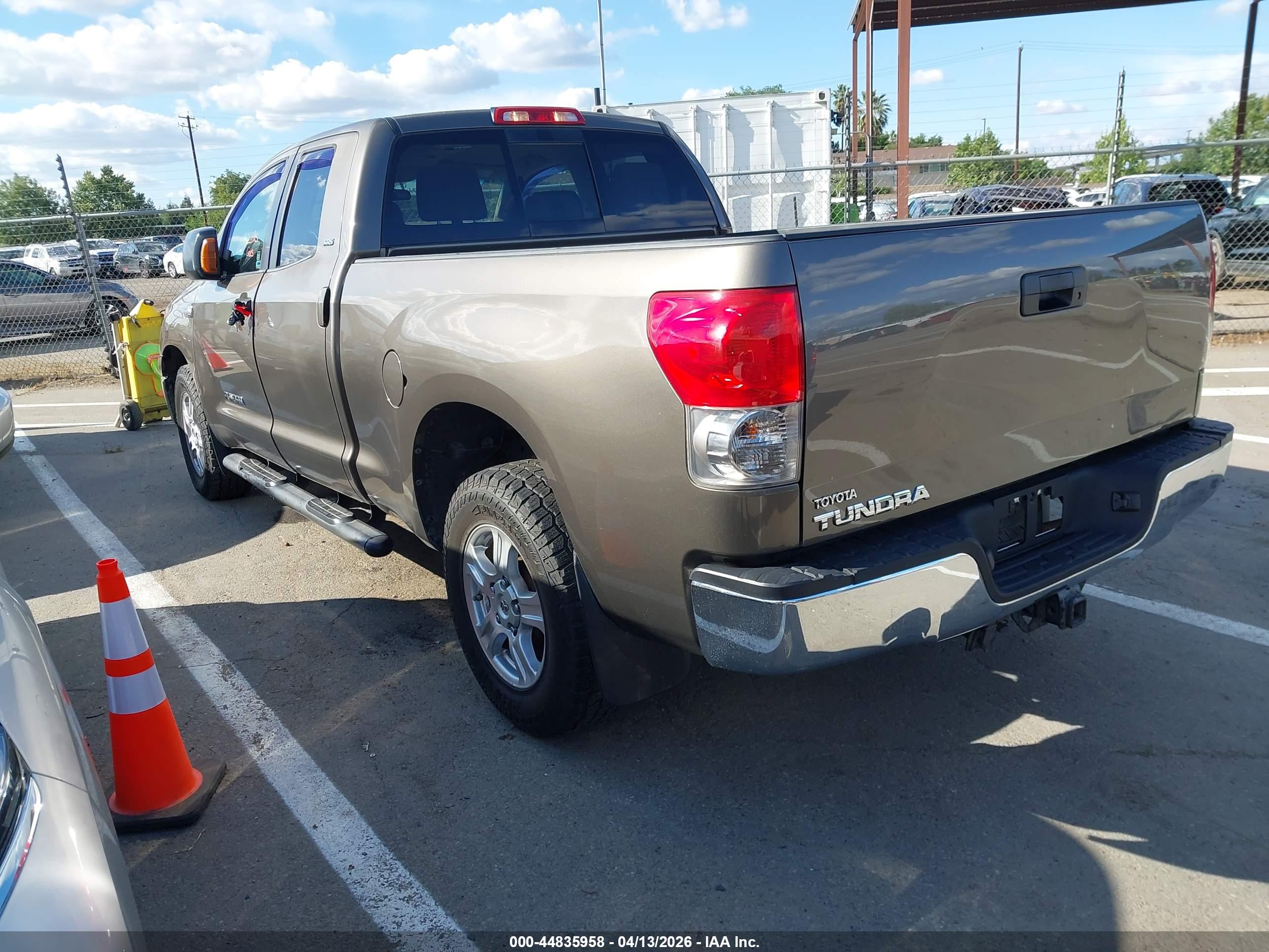 TOYOTA TUNDRA image 3