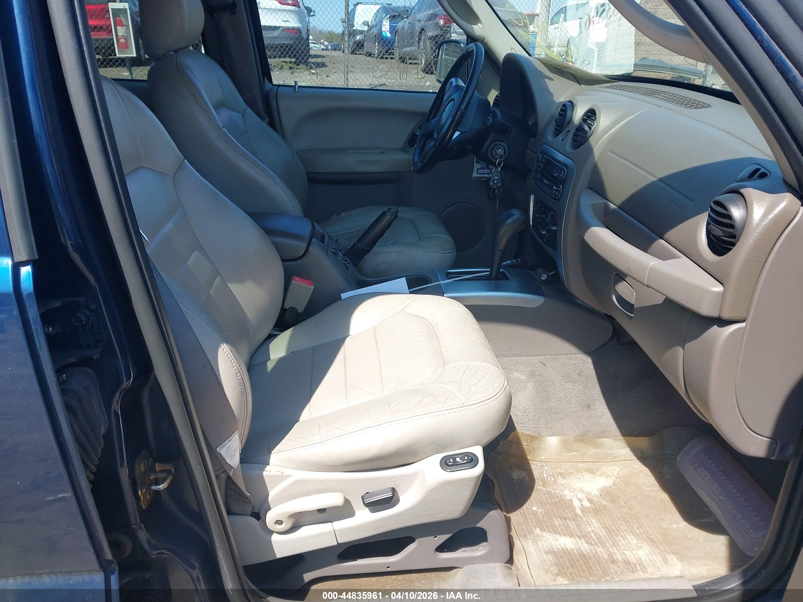 JEEP LIBERTY image 5