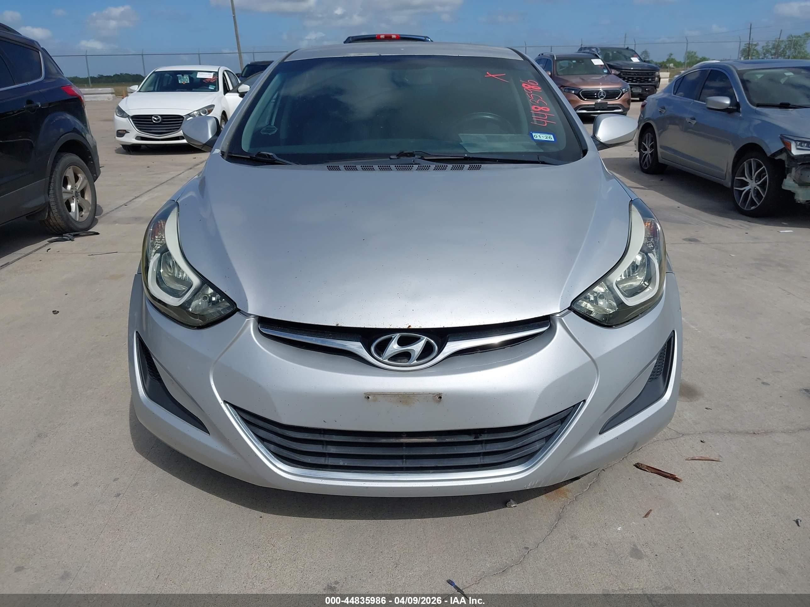 HYUNDAI ELANTRA image 6
