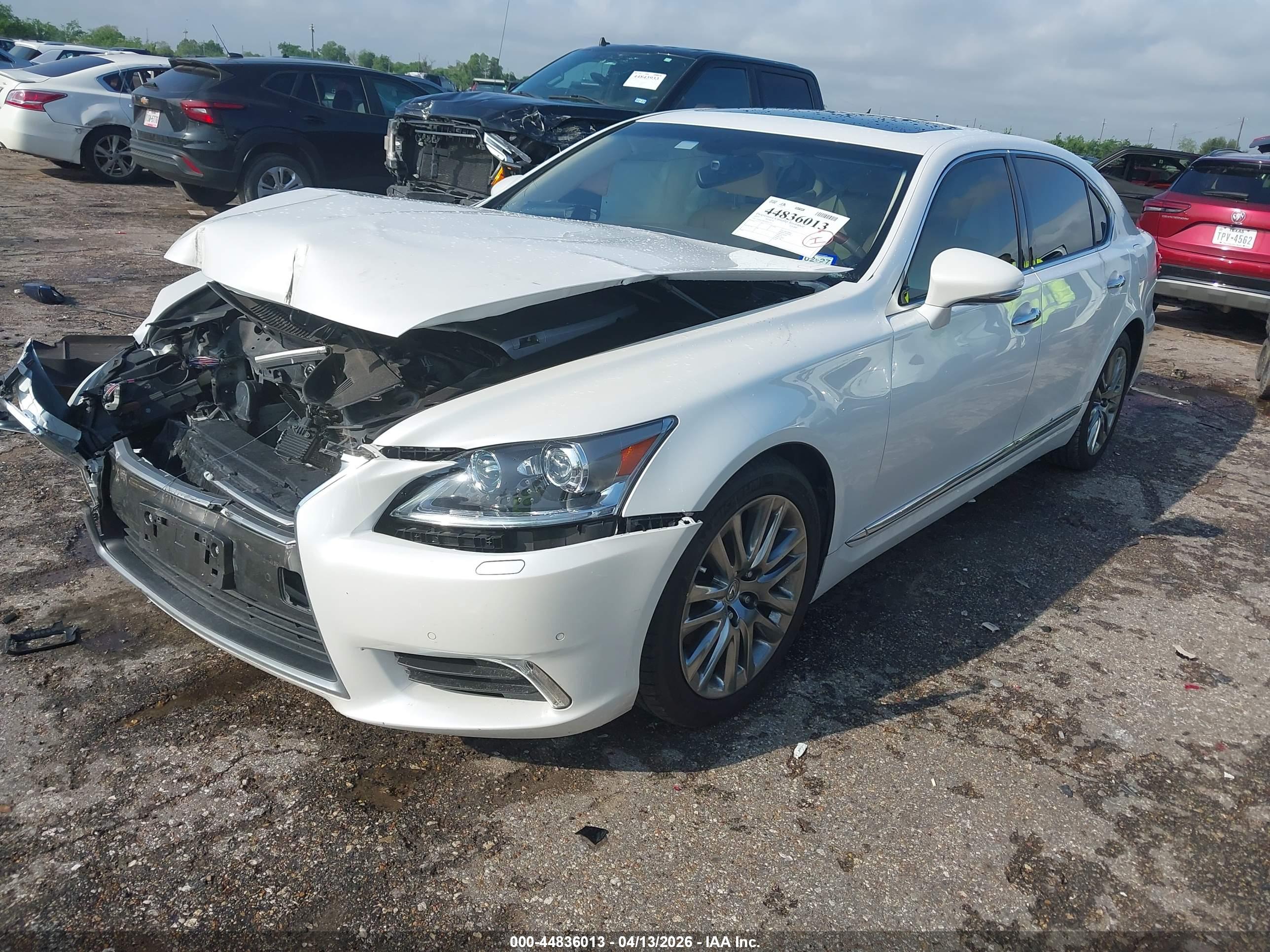 LEXUS LS image 2
