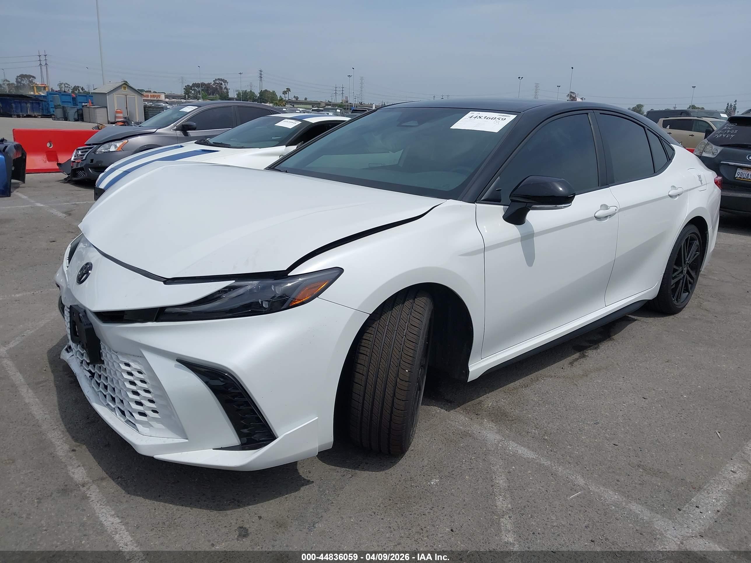 TOYOTA CAMRY image 2