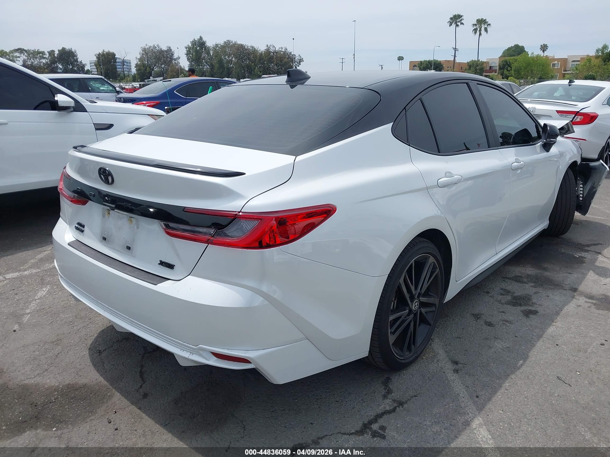 TOYOTA CAMRY image 4