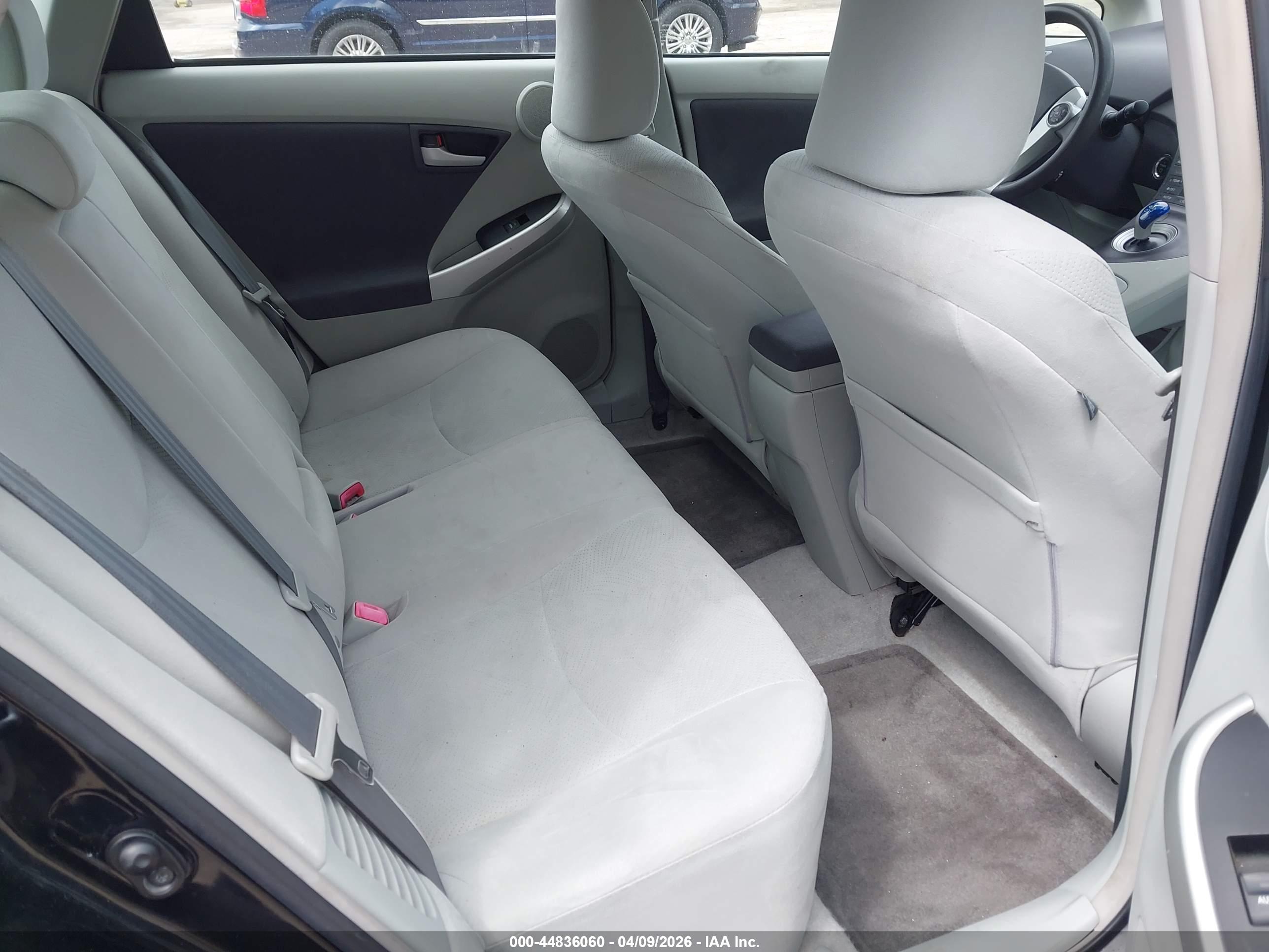TOYOTA PRIUS image 8