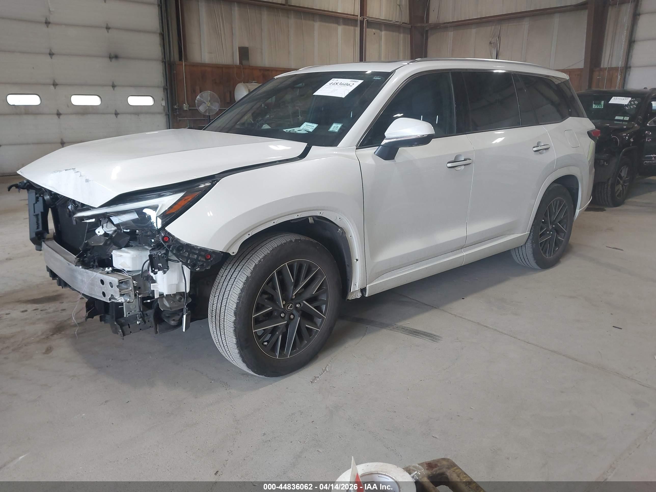 LEXUS TX image 2