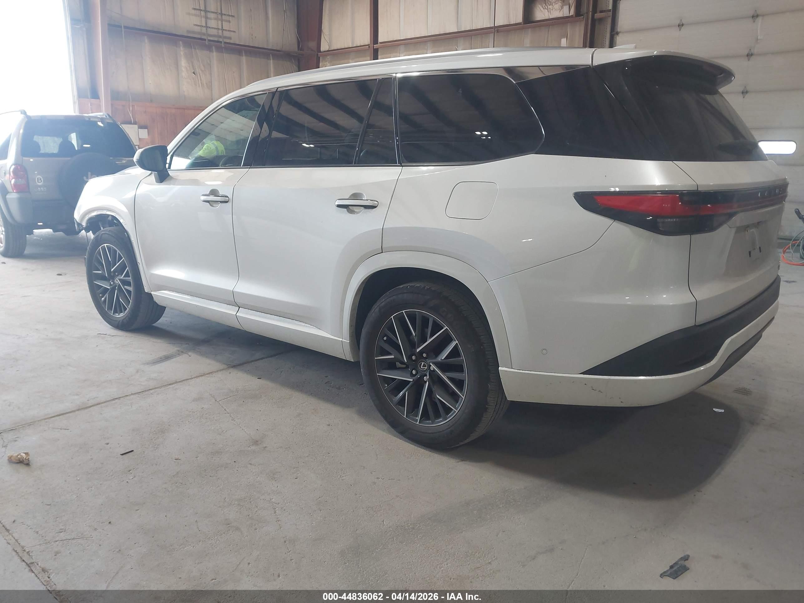 LEXUS TX image 3