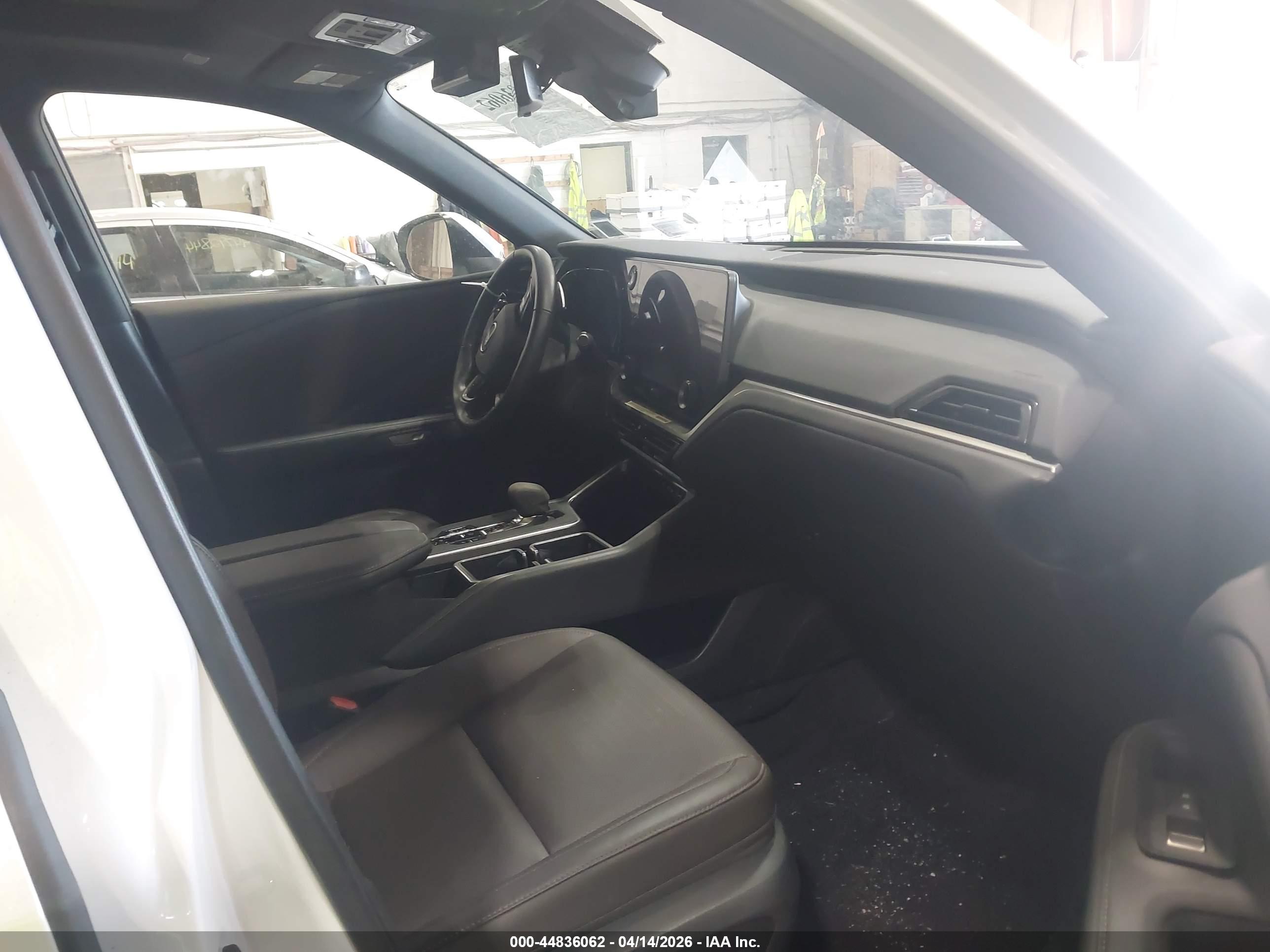 LEXUS TX image 5