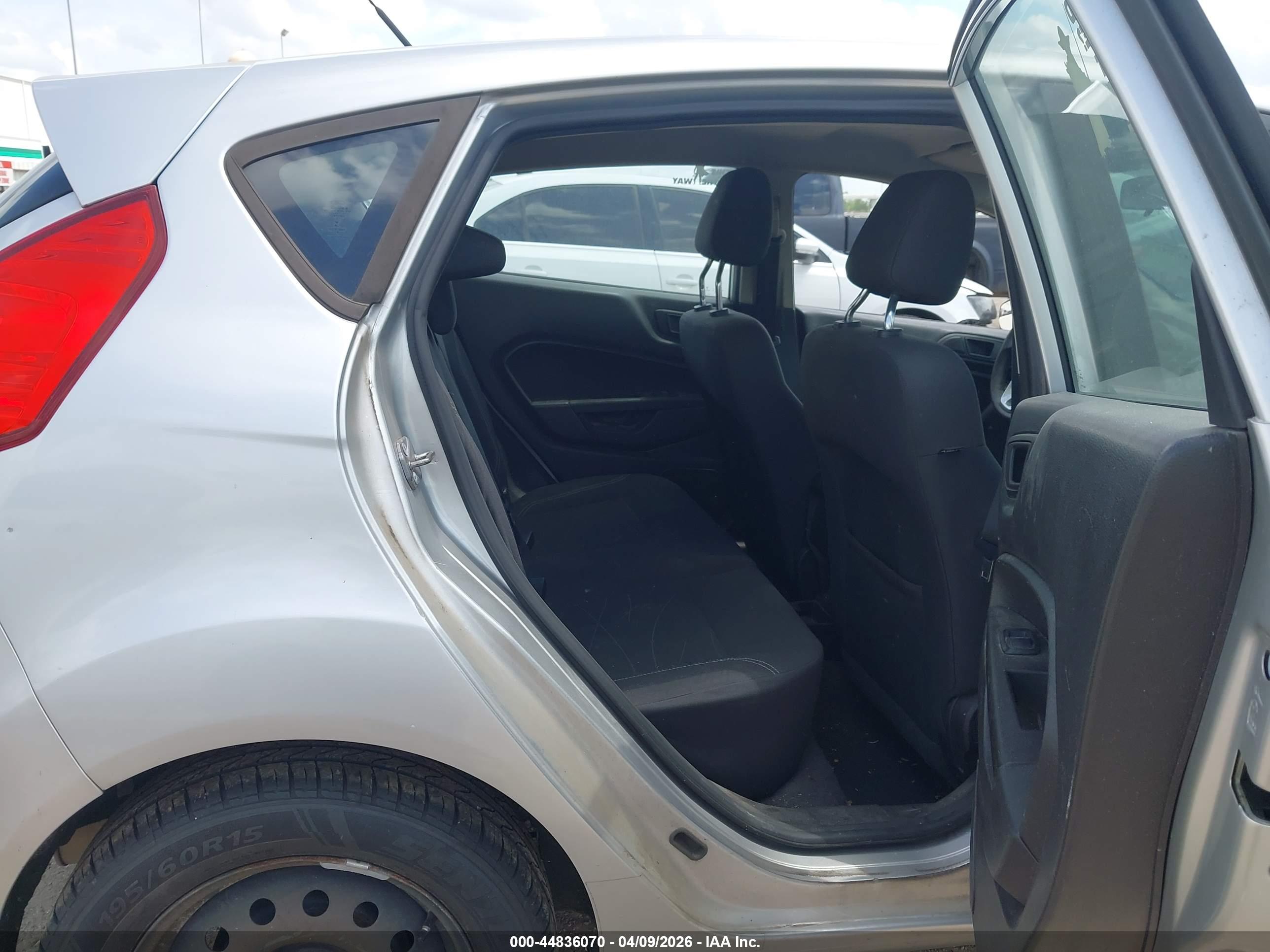 FORD FIESTA image 8