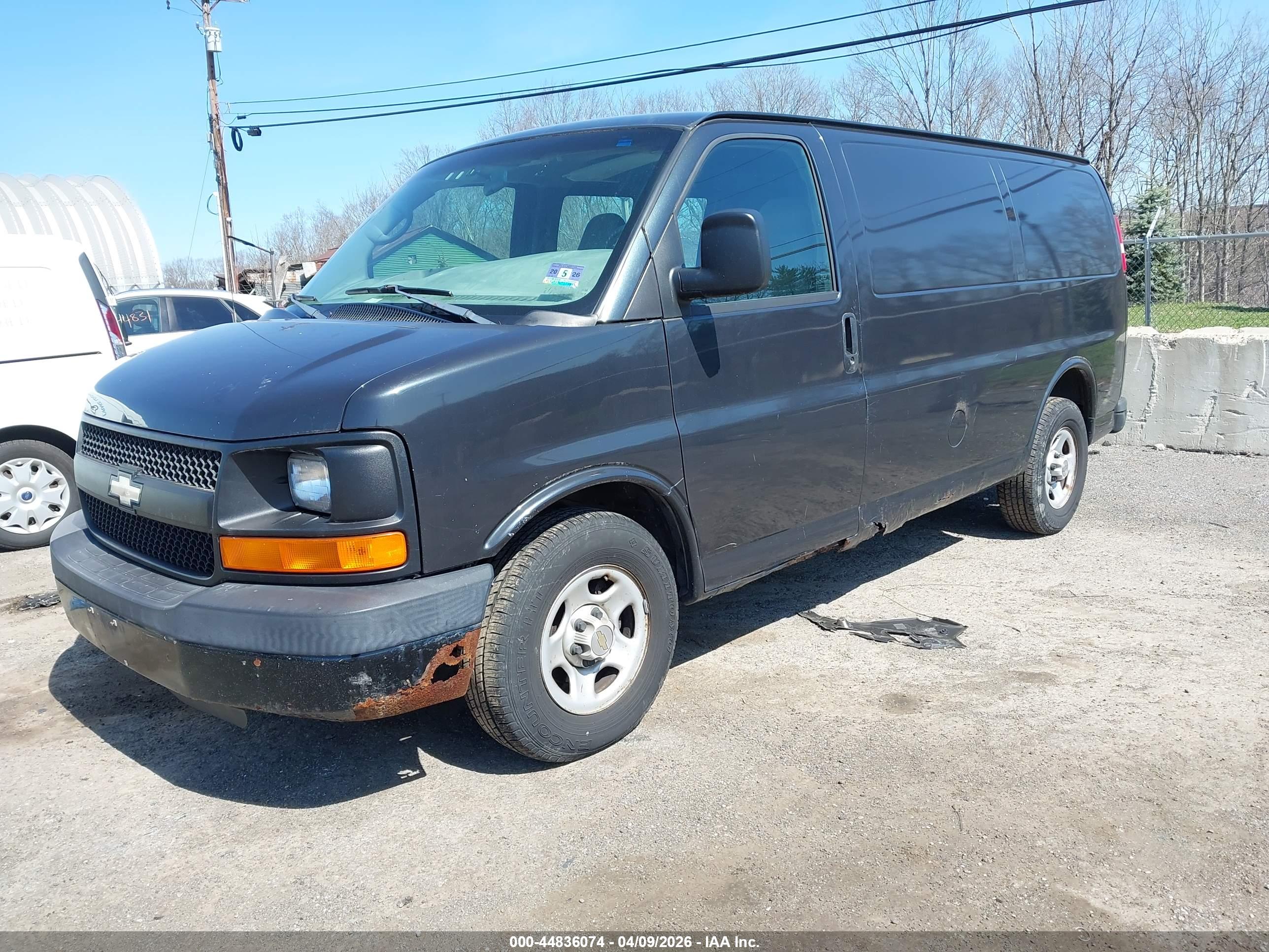CHEVROLET EXPRESS image 2