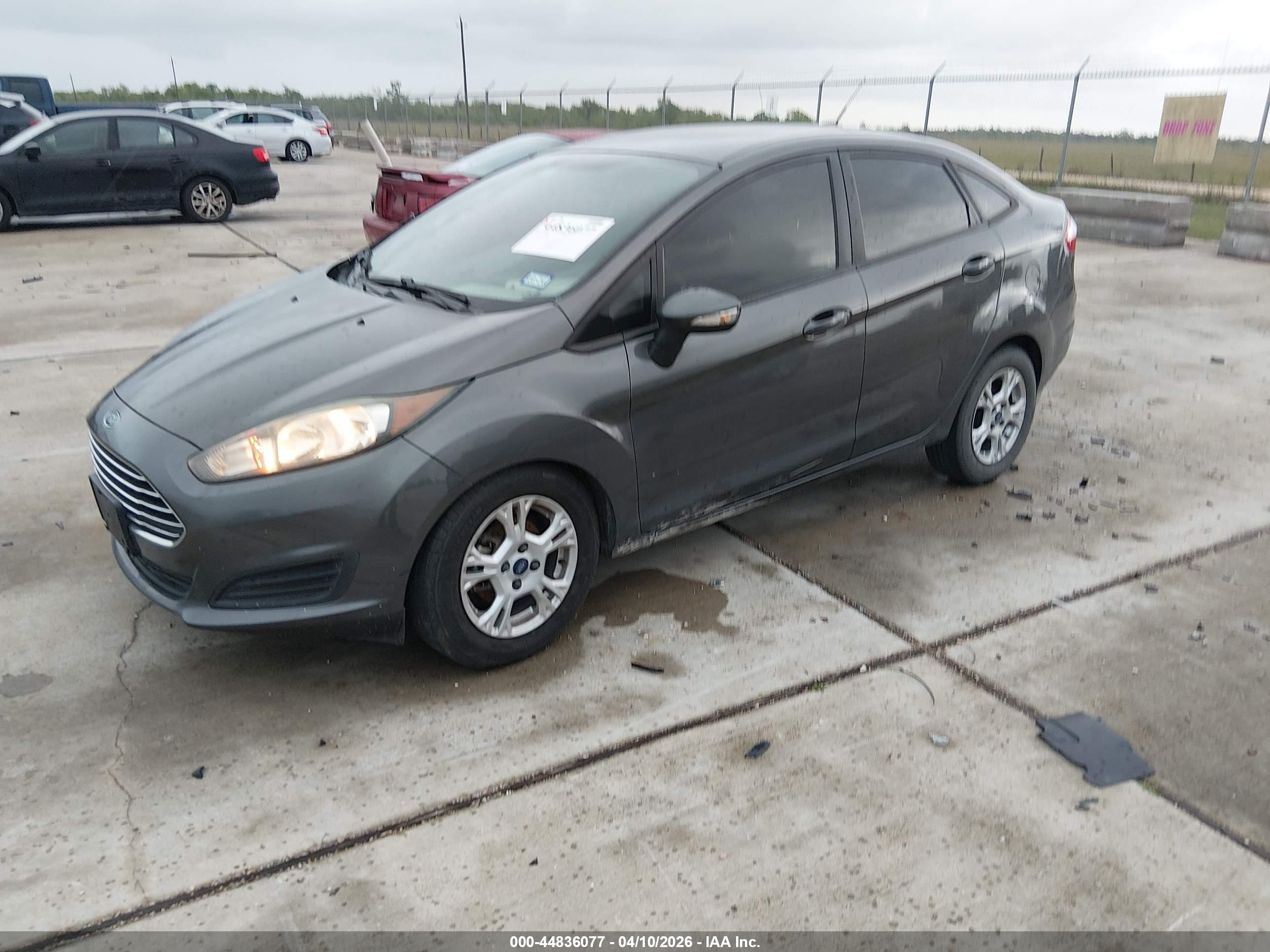 FORD FIESTA image 2