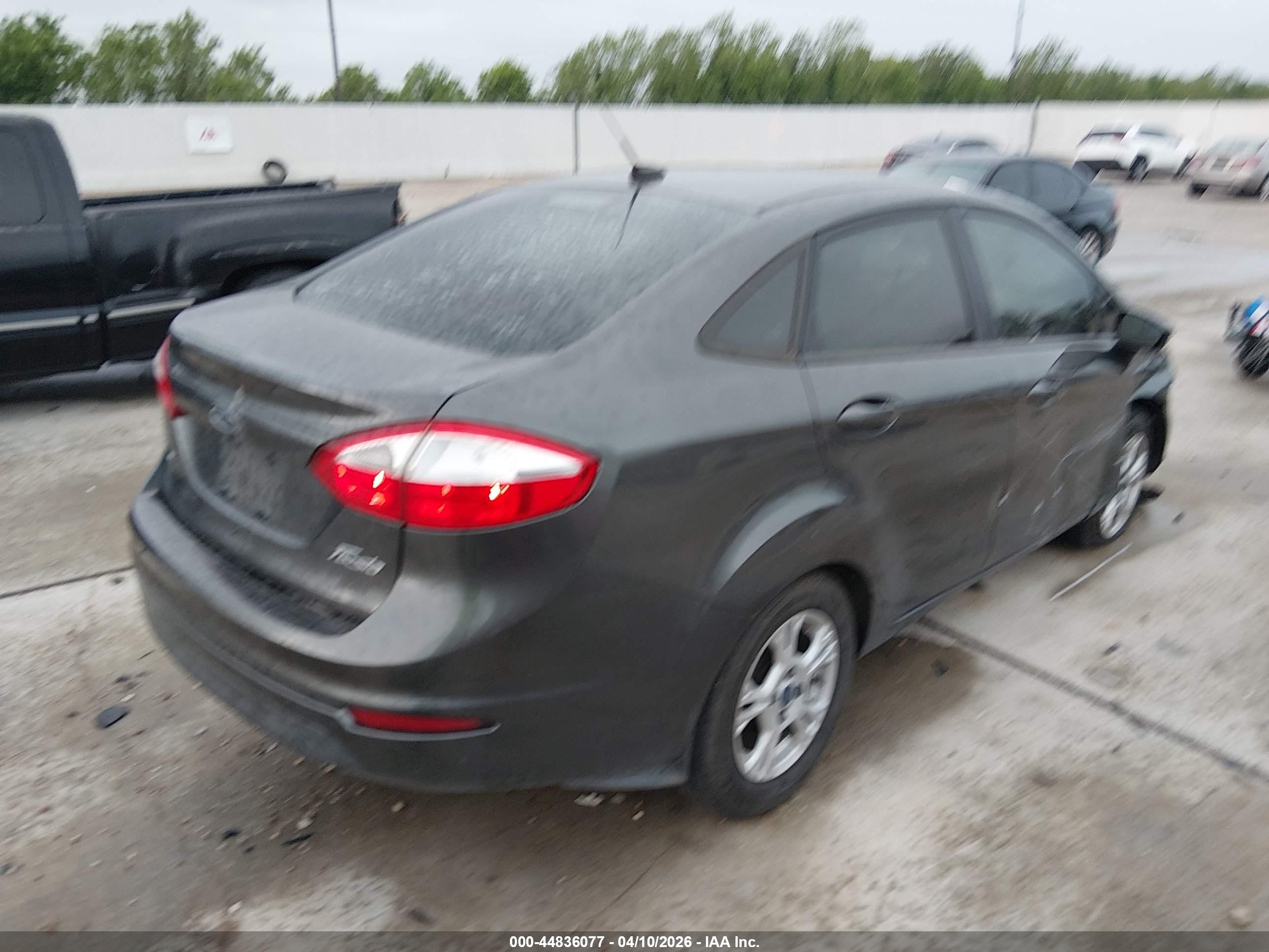 FORD FIESTA image 4
