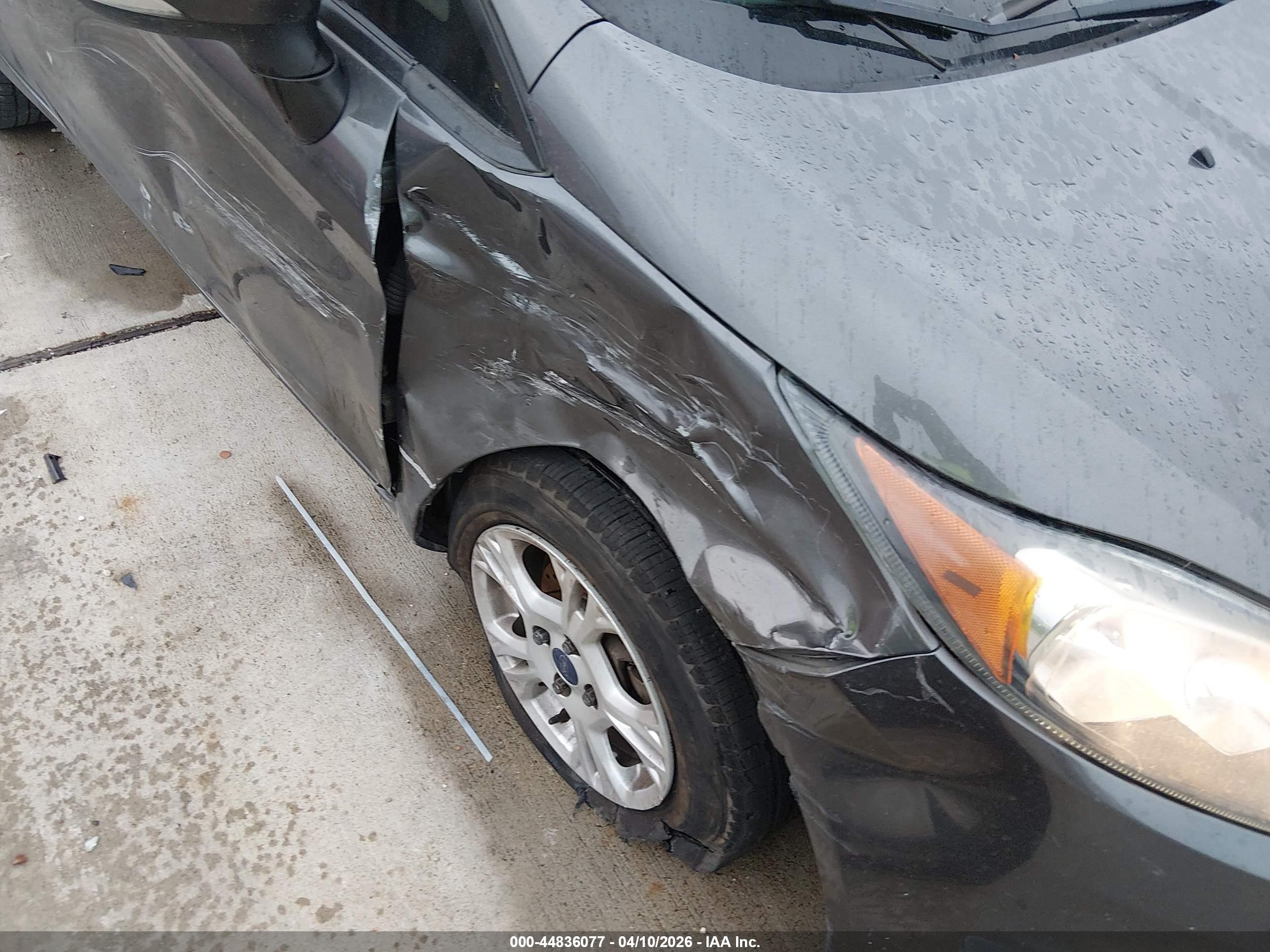 FORD FIESTA image 6
