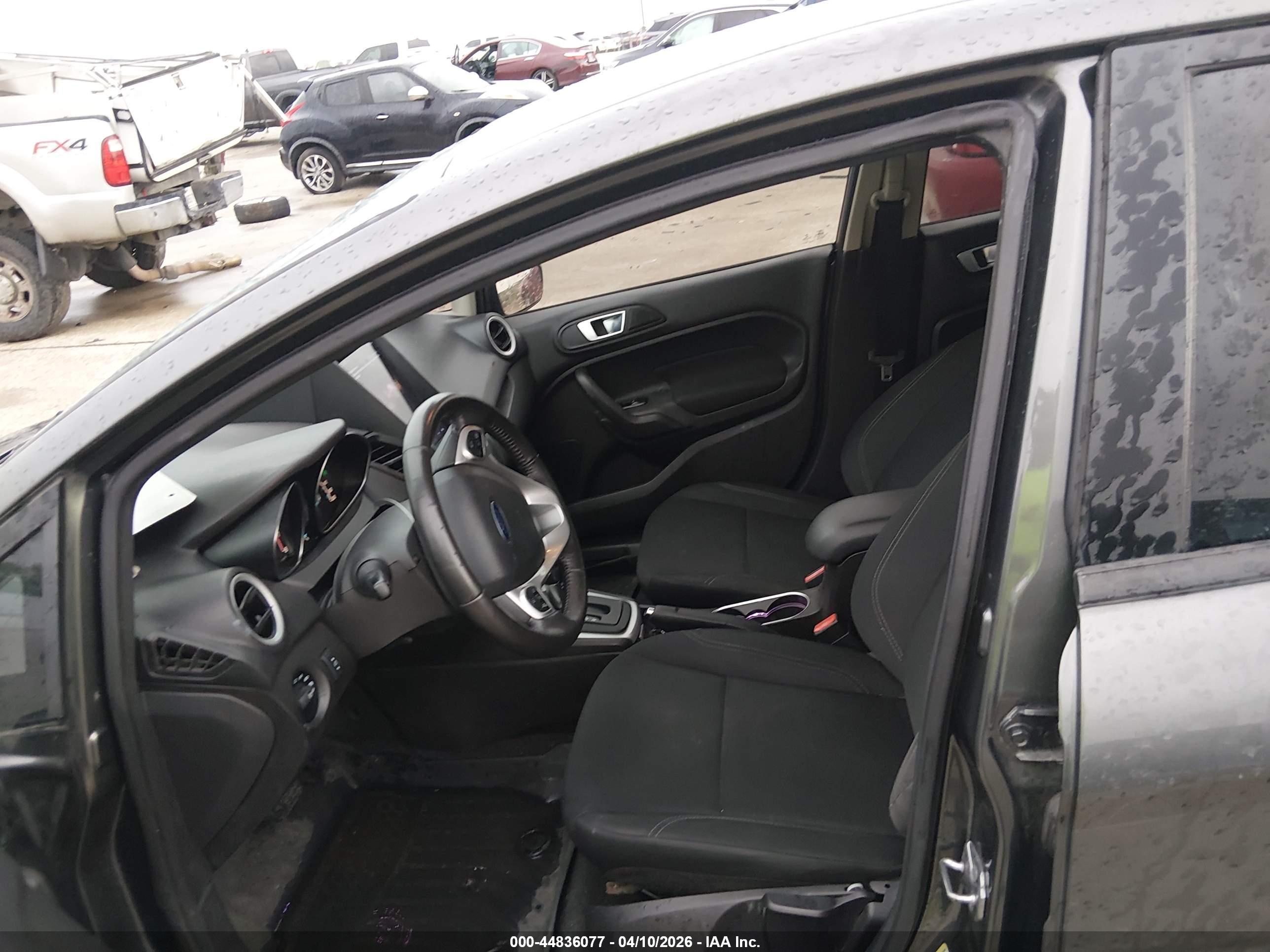 FORD FIESTA image 8