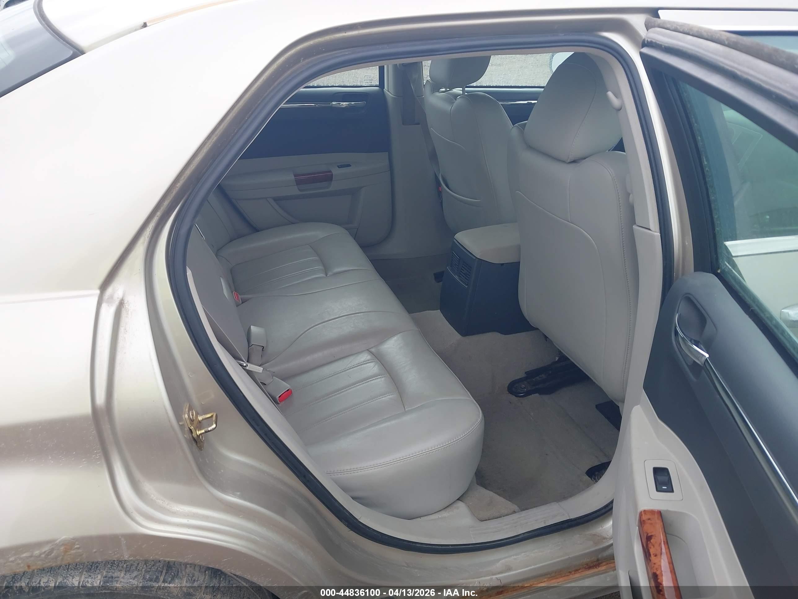 CHRYSLER 300C image 8