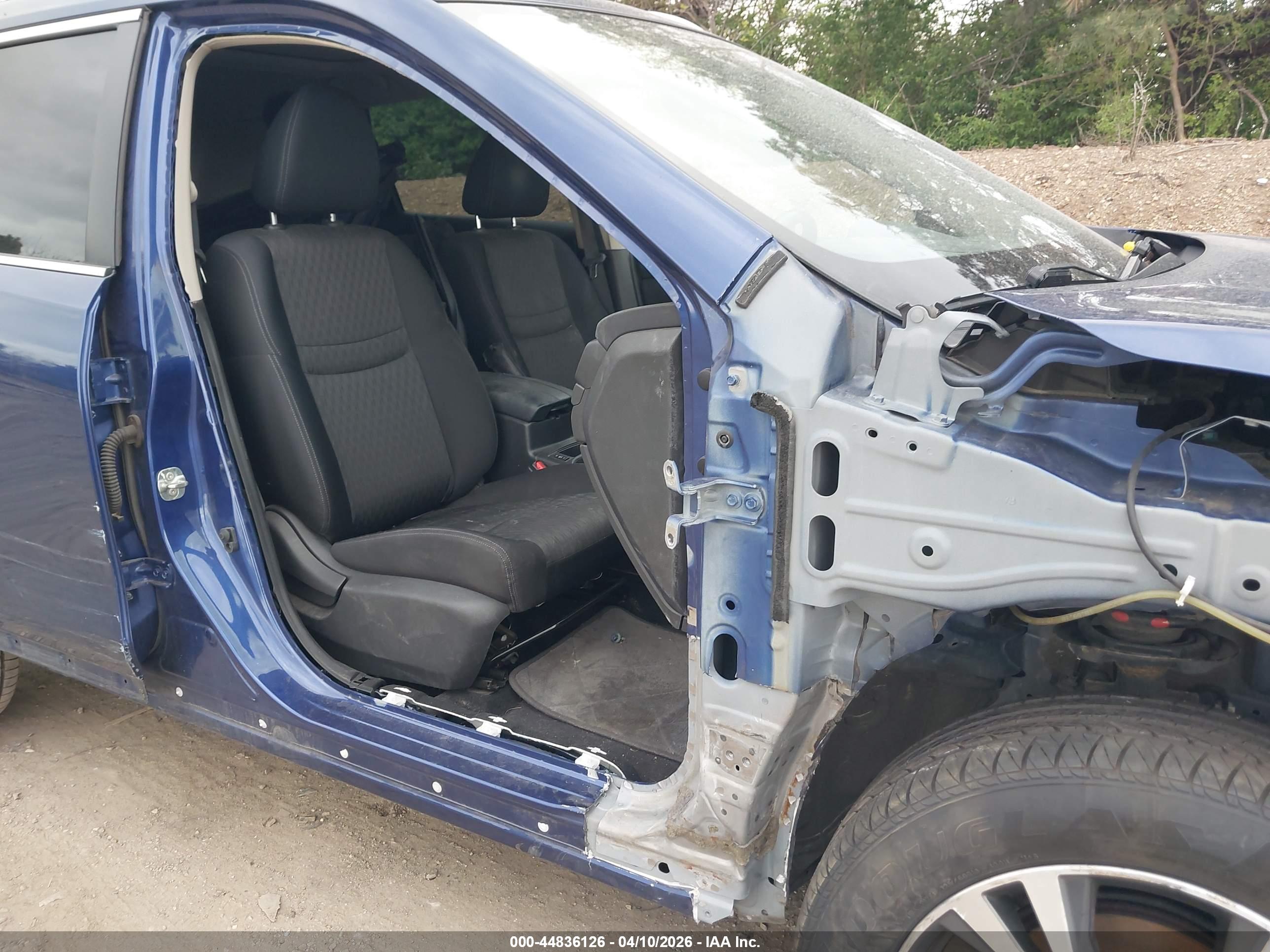 NISSAN ROGUE image 6