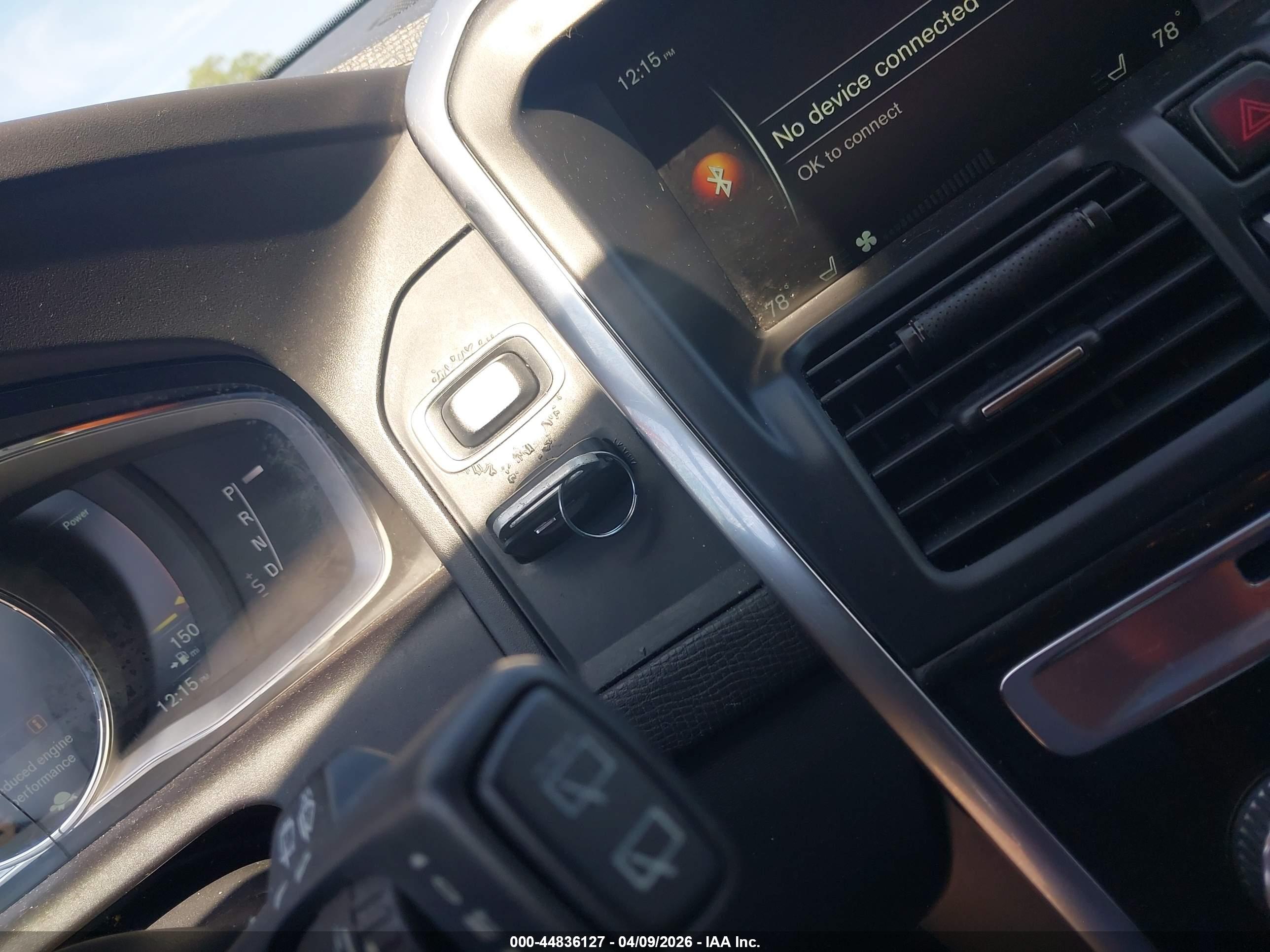 VOLVO XC60 image 11