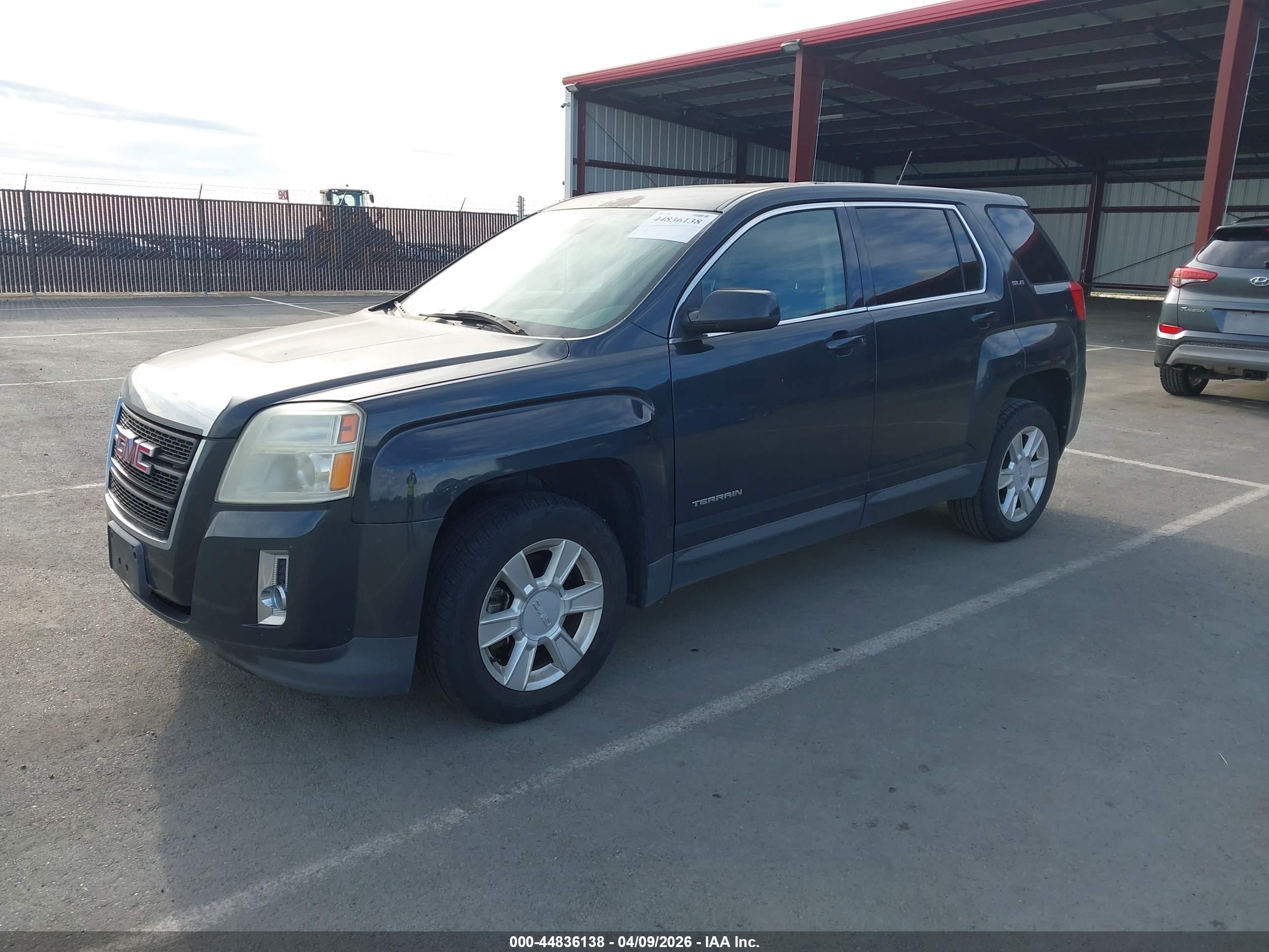 GMC TERRAIN image 2