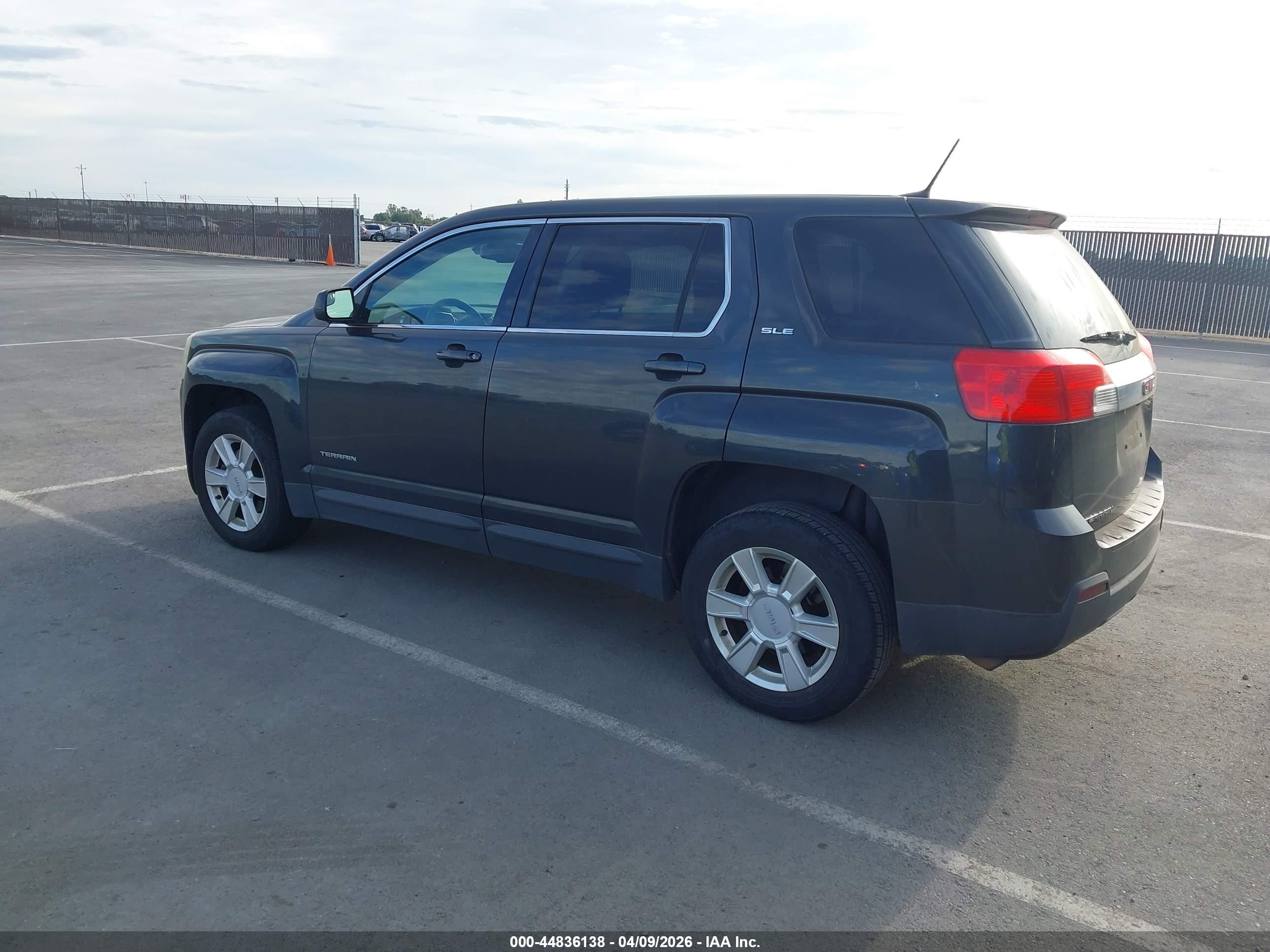 GMC TERRAIN image 3