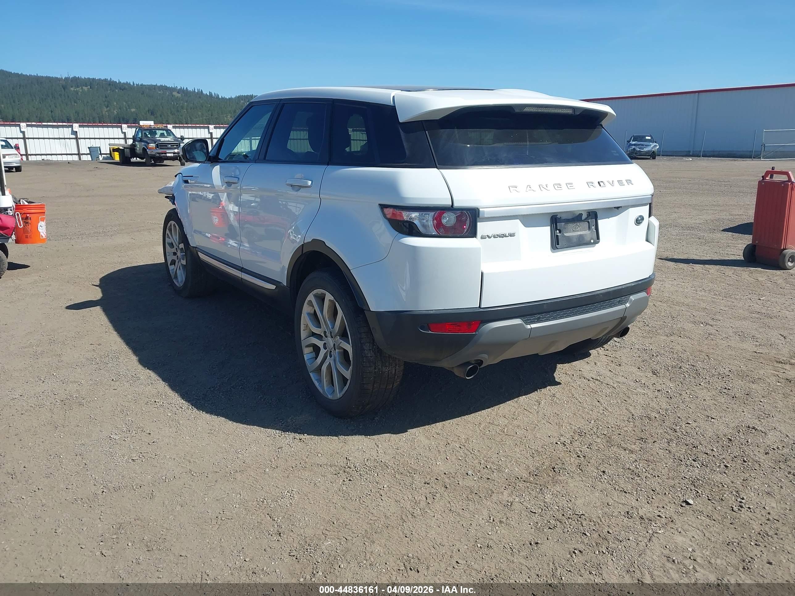 LAND ROVER image 3