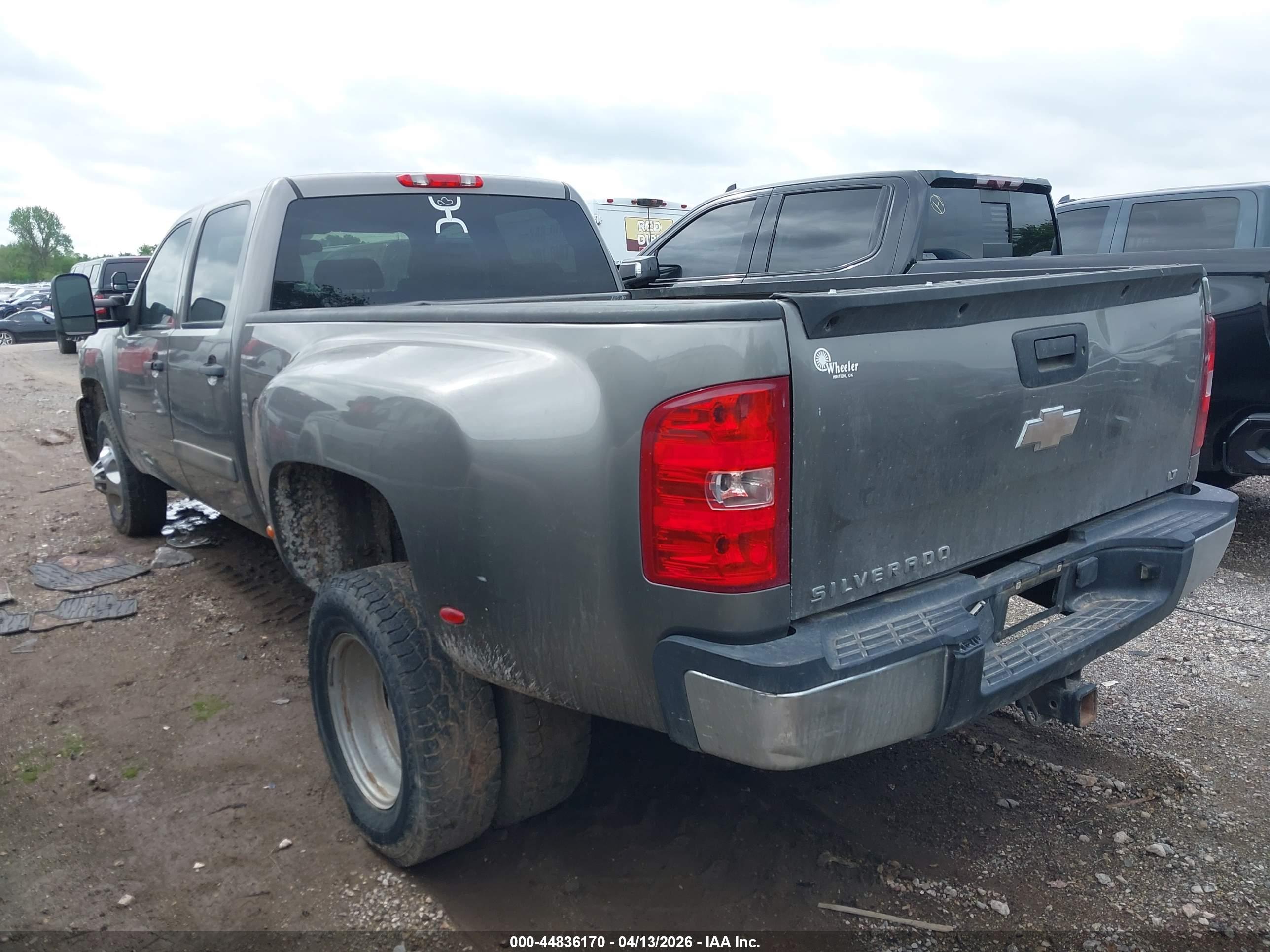 CHEVROLET SILVERADO image 3