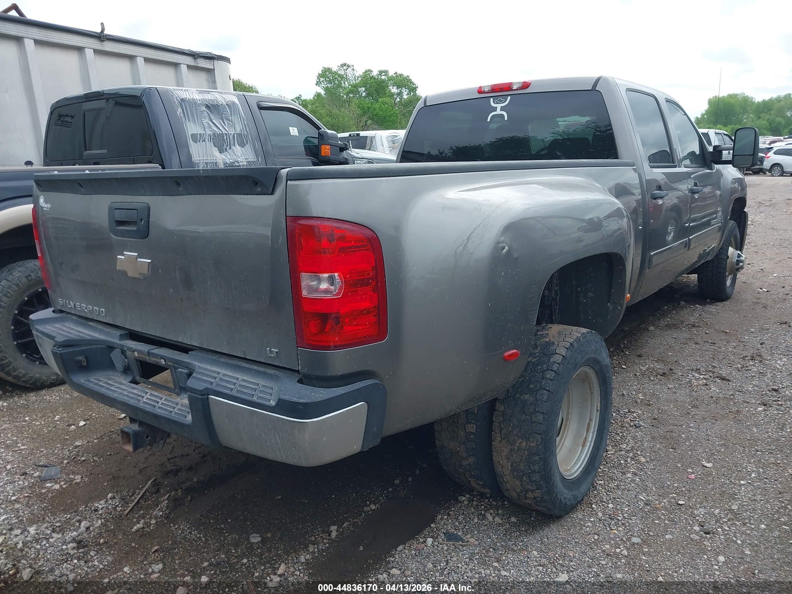 CHEVROLET SILVERADO image 4