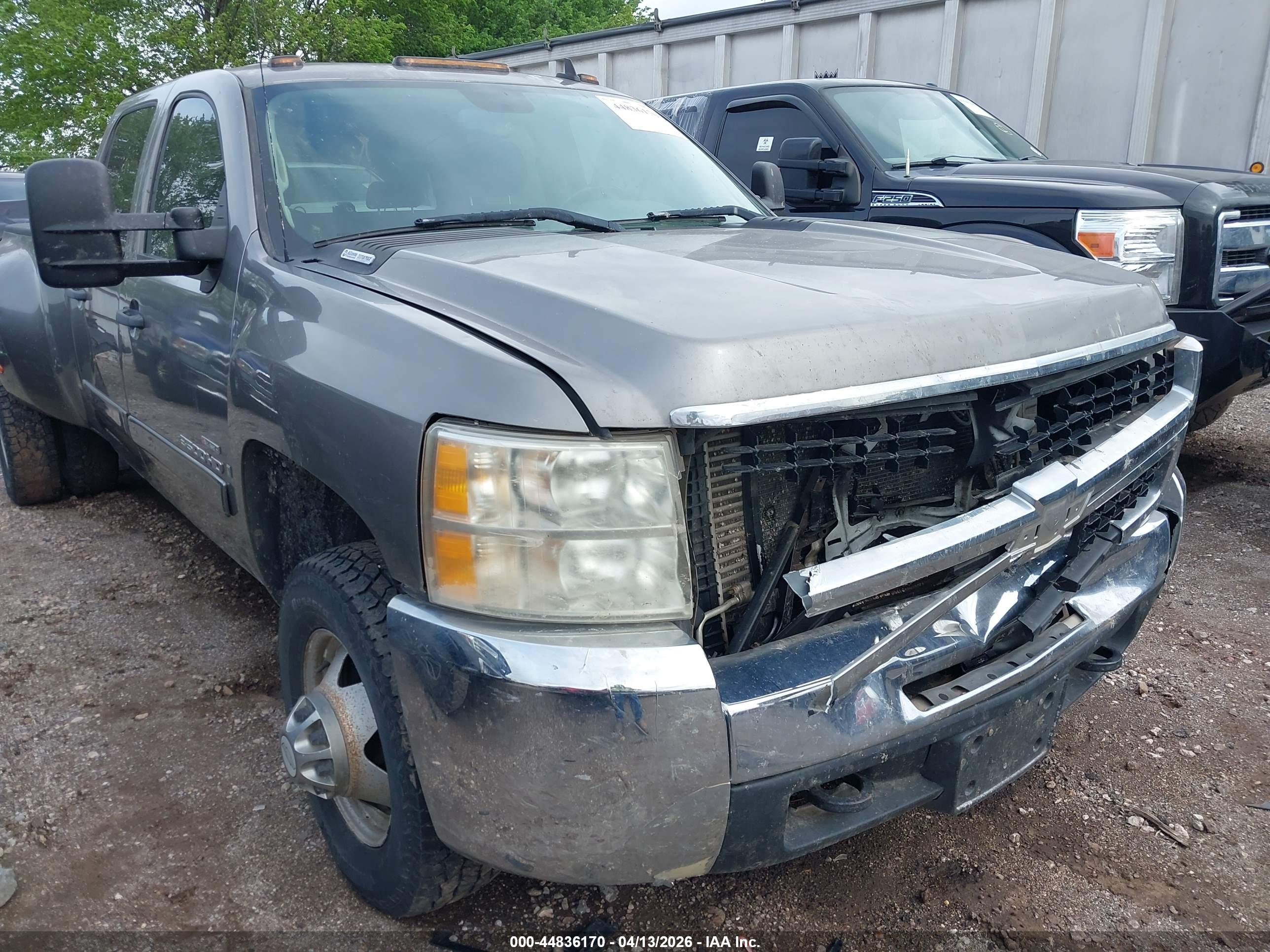 CHEVROLET SILVERADO image 6