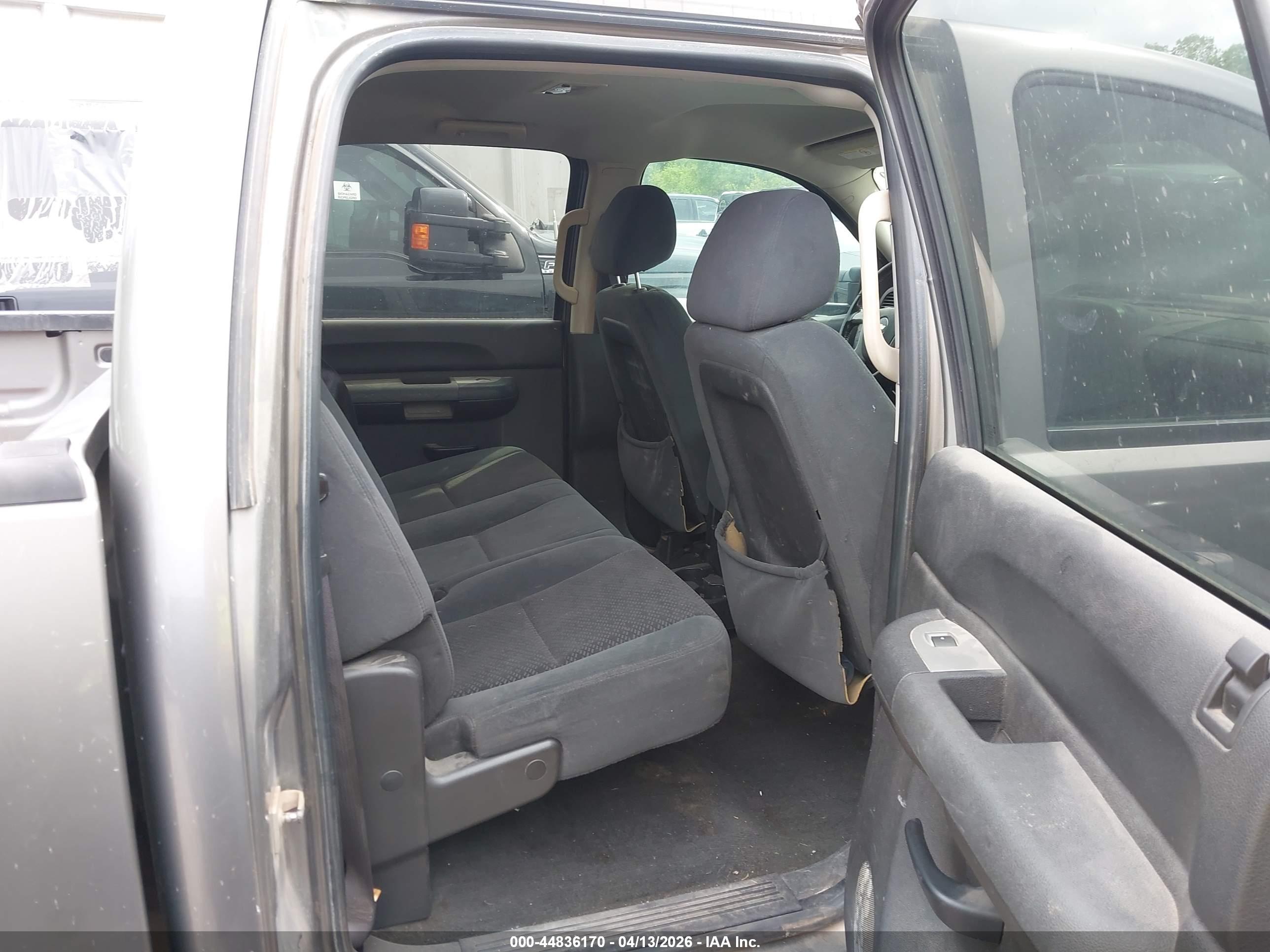 CHEVROLET SILVERADO image 8