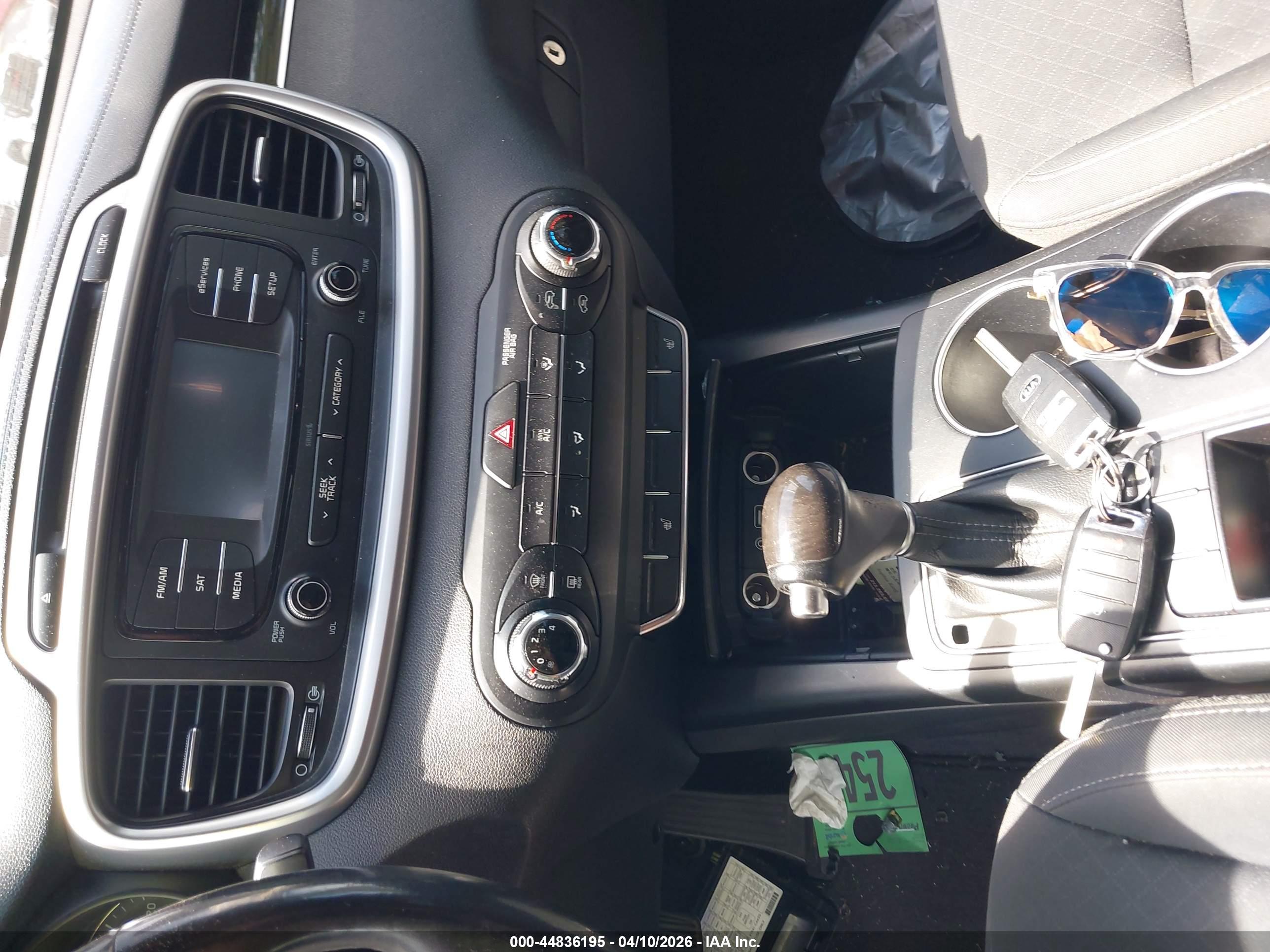 KIA SORENTO image 11