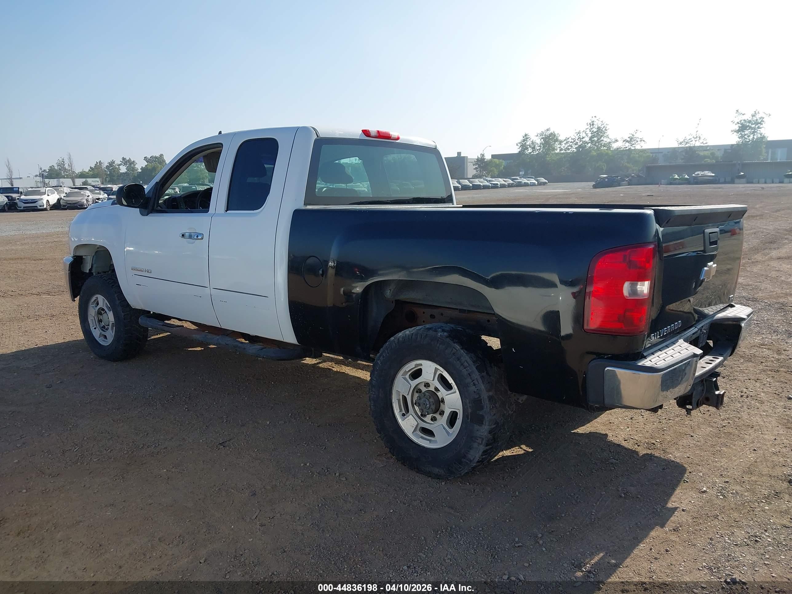 CHEVROLET SILVERADO image 3