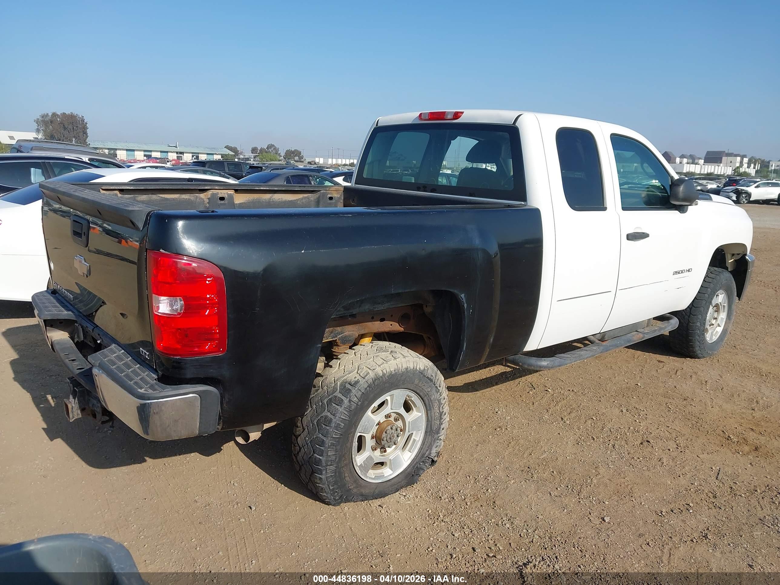 CHEVROLET SILVERADO image 4