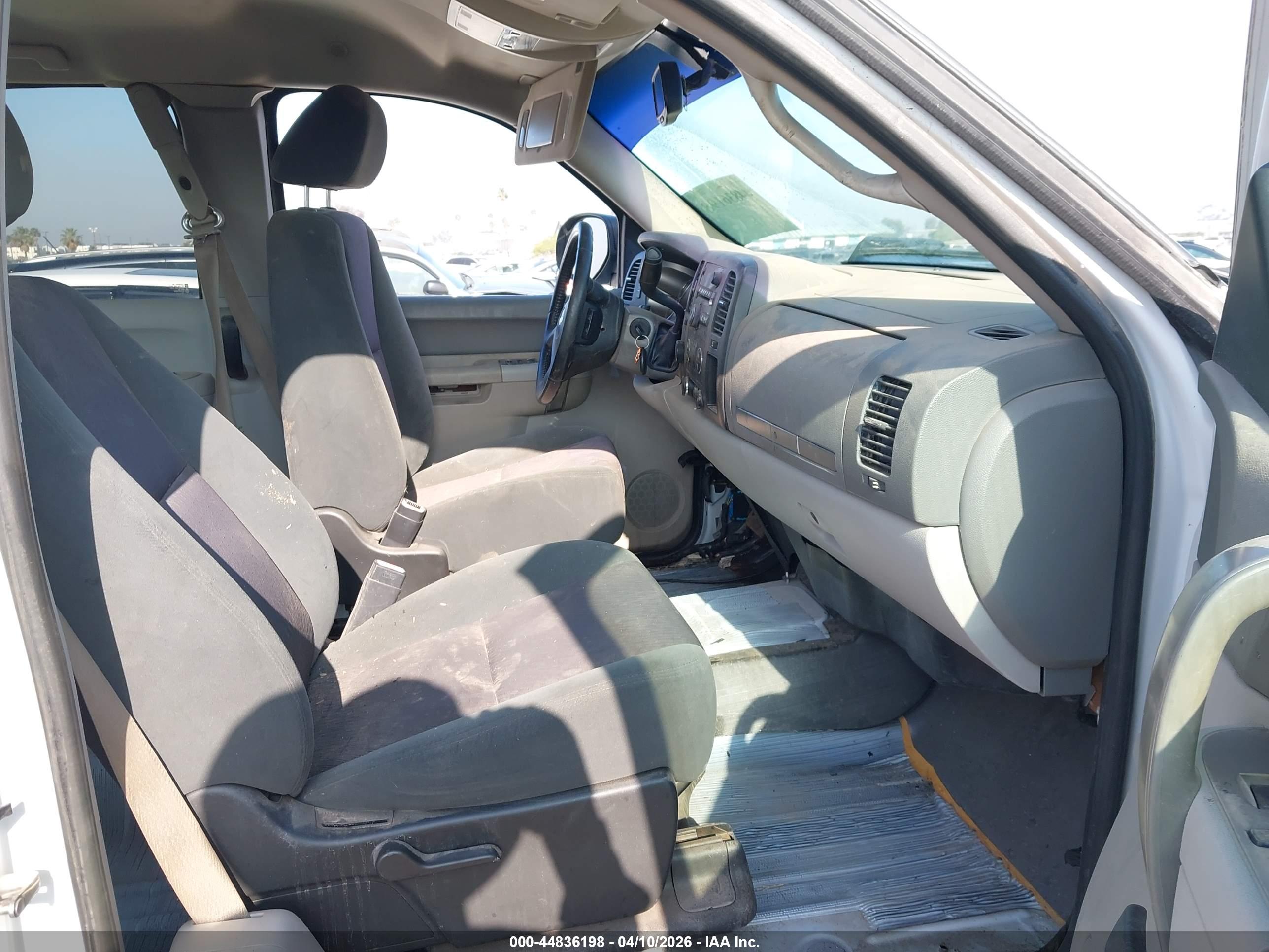 CHEVROLET SILVERADO image 5